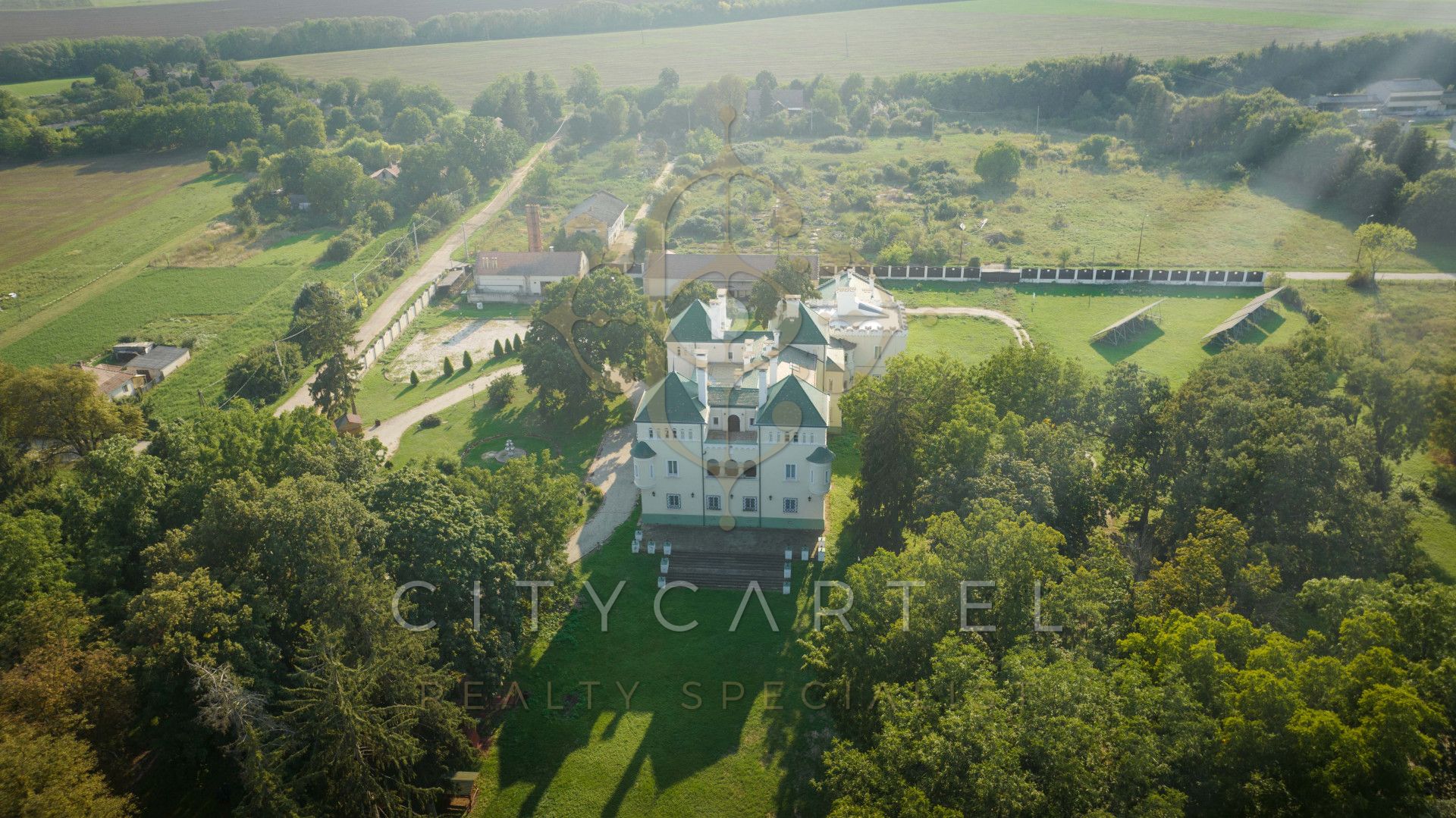 A fájl már létezik a célhelyen: import/kepek/vizjeles_4984662.jpg
Eladó Villa, kastély, kúria Acsa  3133 m<sup>2</sup> 13200000 EUR