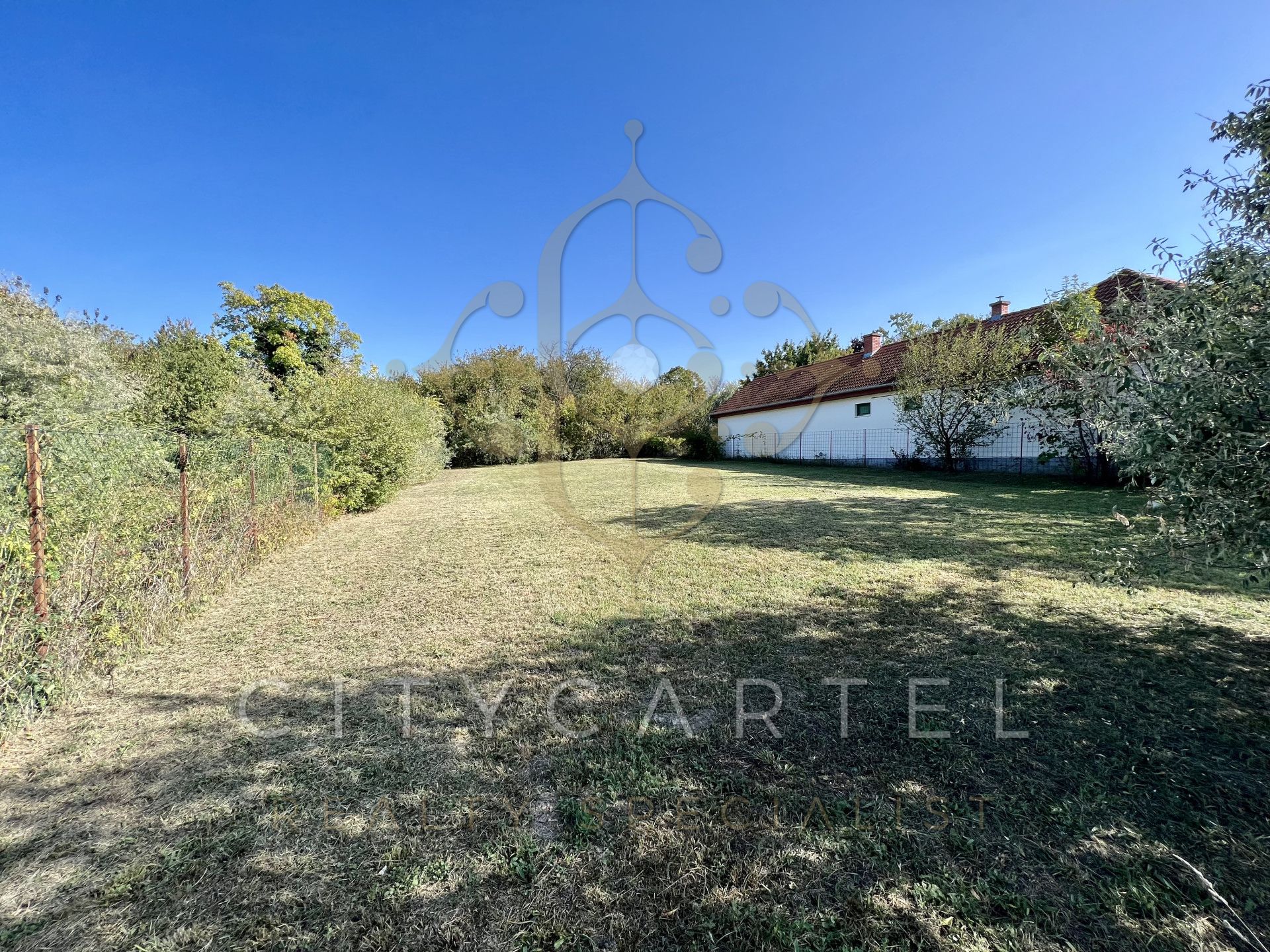 A fájl már létezik a célhelyen: import/kepek/vizjeles_5021575.jpg
For sale plot of land, building lot Siófok  800 m<sup>2</sup> 49.99 millió Ft