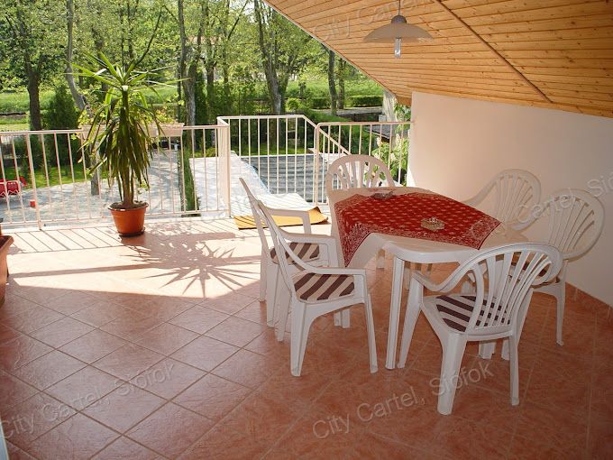 A fájl már létezik a célhelyen: import/kepek/vizjeles_5078658.jpg
For sale house Balatonboglár  550 m<sup>2</sup> 275 millió Ft