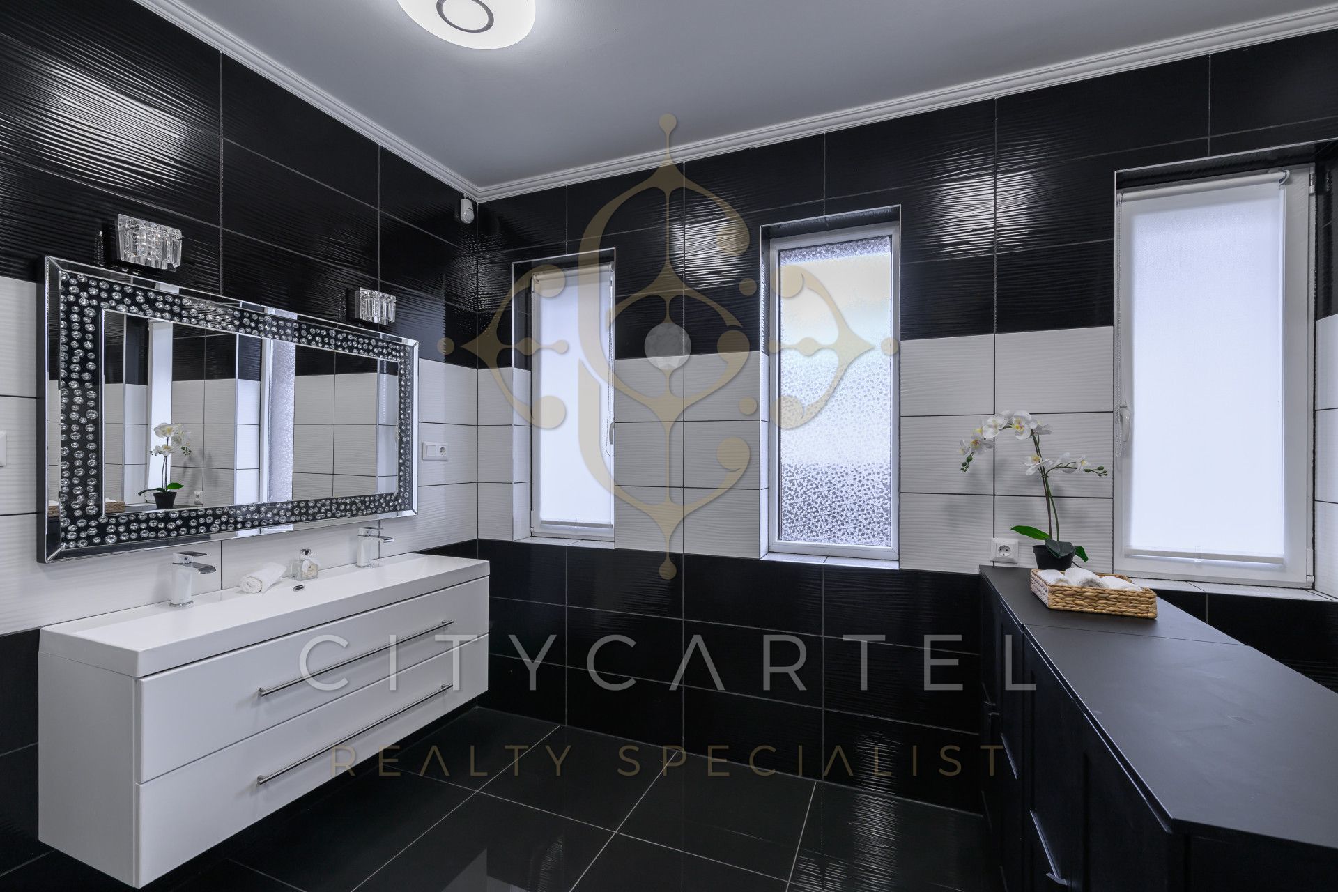 A fájl már létezik a célhelyen: import/kepek/vizjeles_5081318.jpg
For sale house Budapest, XVI. kerület  399 m<sup>2</sup> 399 millió Ft