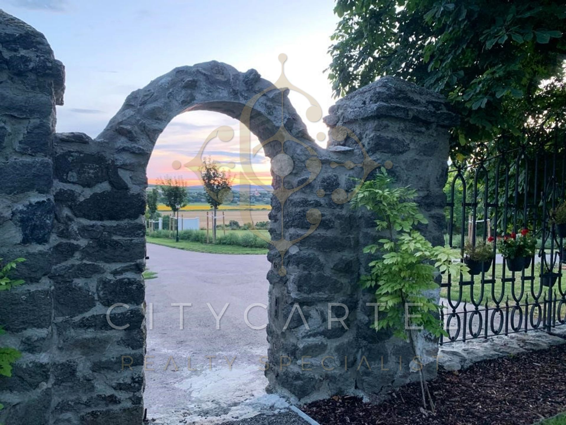A fájl már létezik a célhelyen: import/kepek/vizjeles_5088524.jpg
Eladó Villa, kastély, kúria Bér  1050 m<sup>2</sup> 3000000 EUR