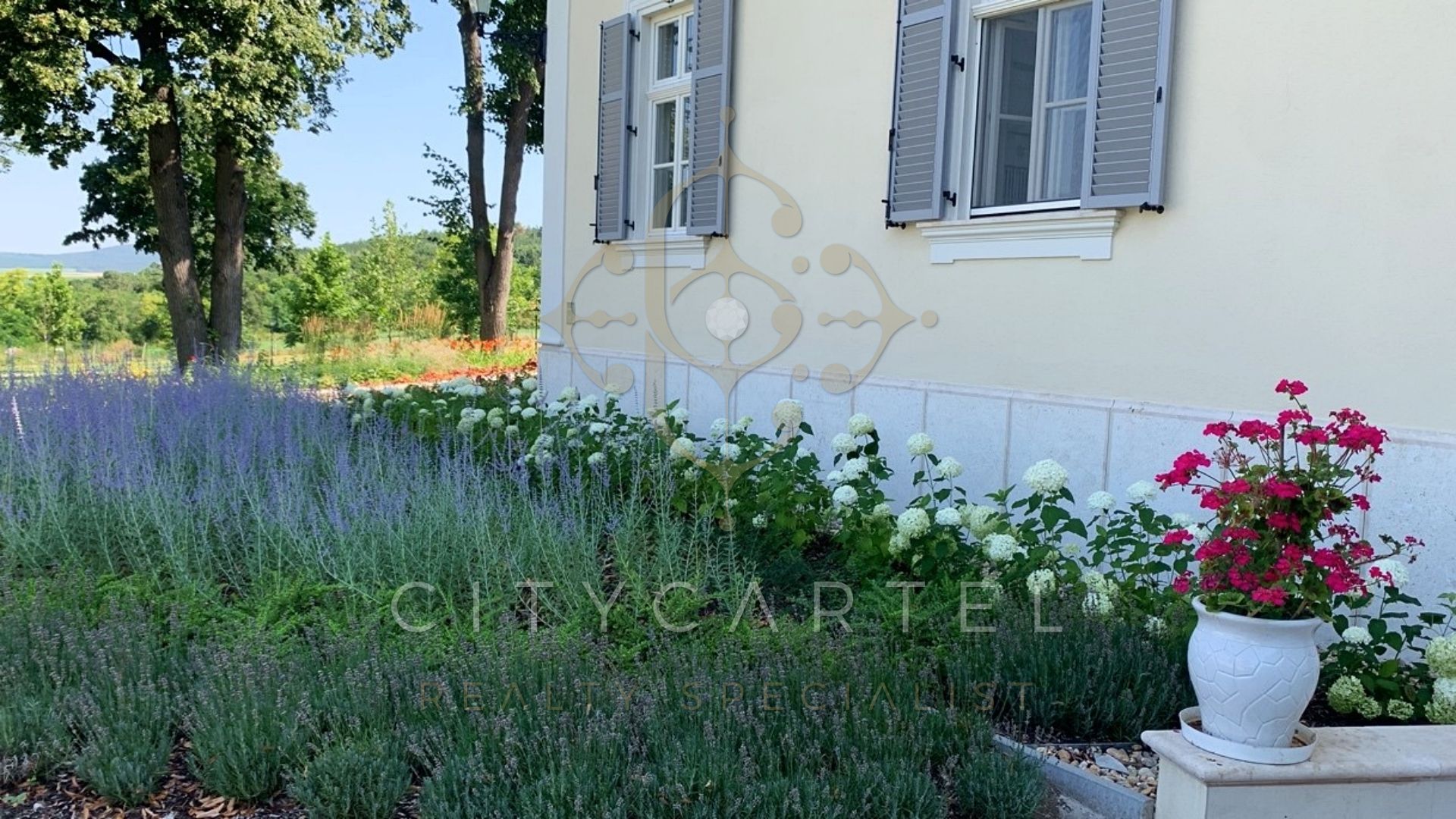 A fájl már létezik a célhelyen: import/kepek/vizjeles_5088526.jpg
Eladó Villa, kastély, kúria Bér  1050 m<sup>2</sup> 3000000 EUR