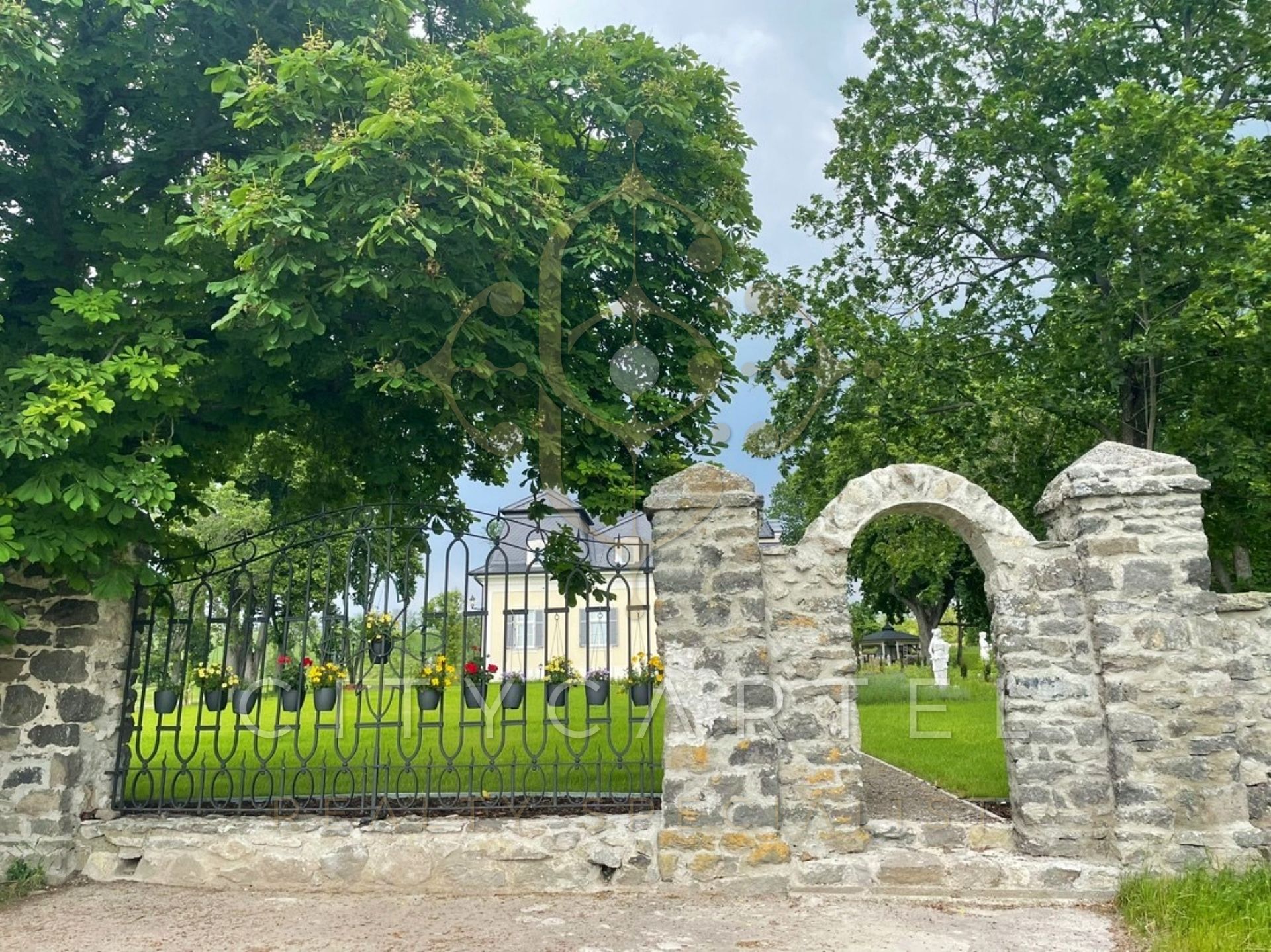 A fájl már létezik a célhelyen: import/kepek/vizjeles_5088530.jpg
Eladó Villa, kastély, kúria Bér  1050 m<sup>2</sup> 3000000 EUR