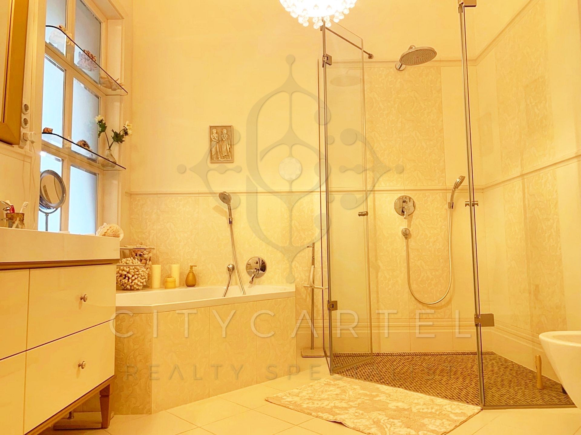 A fájl már létezik a célhelyen: import/kepek/vizjeles_5088555.jpg
Eladó Villa, kastély, kúria Bér  1050 m<sup>2</sup> 3000000 EUR