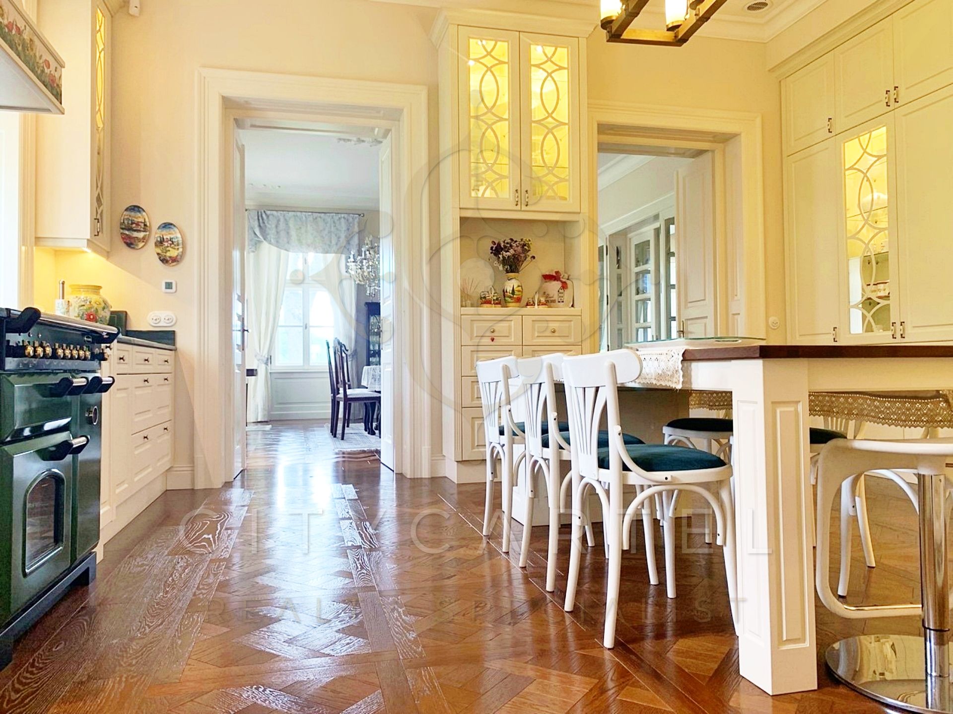 A fájl már létezik a célhelyen: import/kepek/vizjeles_5088559.jpg
Eladó Villa, kastély, kúria Bér  1050 m<sup>2</sup> 3000000 EUR