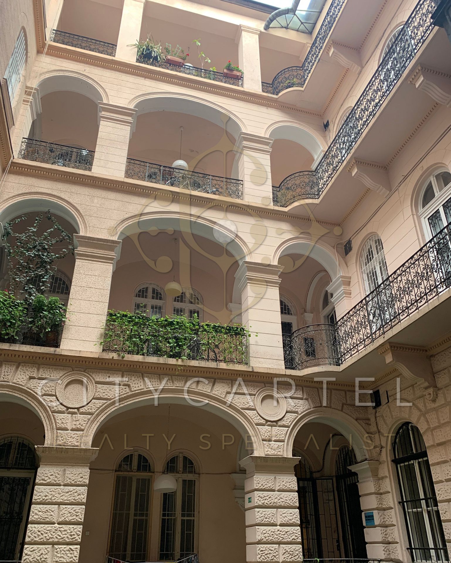 A fájl már létezik a célhelyen: import/kepek/vizjeles_5093989.jpg
Eladó Téglalakás Budapest, VI. kerület  700 m<sup>2</sup> 792000 EUR
