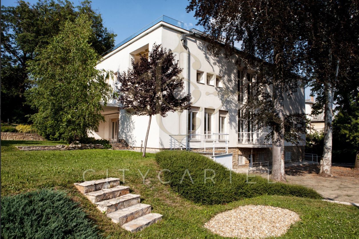 A fájl már létezik a célhelyen: import/kepek/vizjeles_5134434.jpg
Eladó Irodaház Budapest, XII. kerület  884 m<sup>2</sup> 13000 EUR