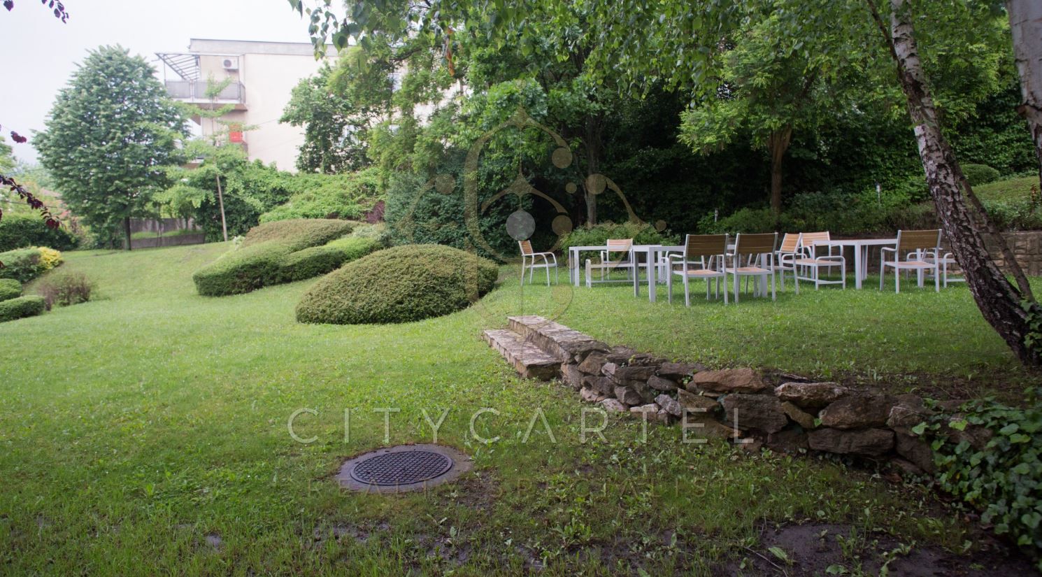 A fájl már létezik a célhelyen: import/kepek/vizjeles_5134453.jpg
Eladó Irodaház Budapest, XII. kerület  884 m<sup>2</sup> 13000 EUR