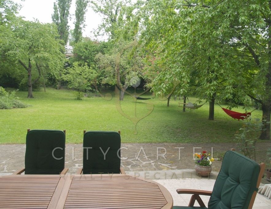 A fájl már létezik a célhelyen: import/kepek/vizjeles_5135018.jpg
For sale Villa, castle, mansion Budapest, II. kerület  558 m<sup>2</sup> 4850 EUR