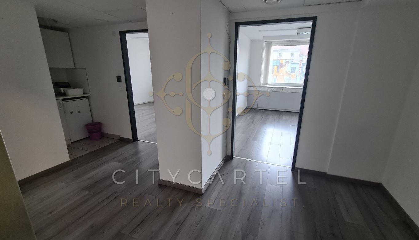 A fájl már létezik a célhelyen: import/kepek/vizjeles_5136166.jpg
Eladó Iroda irodaházban B Budapest, VII. kerület  79 m<sup>2</sup> 1264 EUR