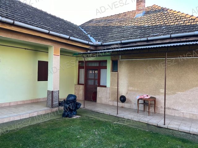 A fájl már létezik a célhelyen: import/kepek/vizjeles_5138019.jpg
Eladó Családi ház Újhartyán  138 m<sup>2</sup> 49.9 millió Ft