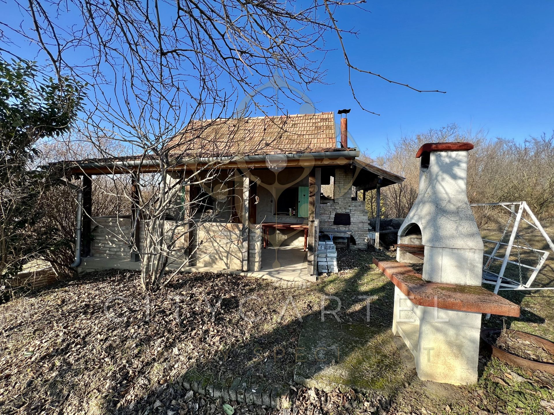 A fájl már létezik a célhelyen: import/kepek/vizjeles_5140538.jpg
Eladó nyaraló Balatonlelle  45 m<sup>2</sup> 29.99 millió Ft