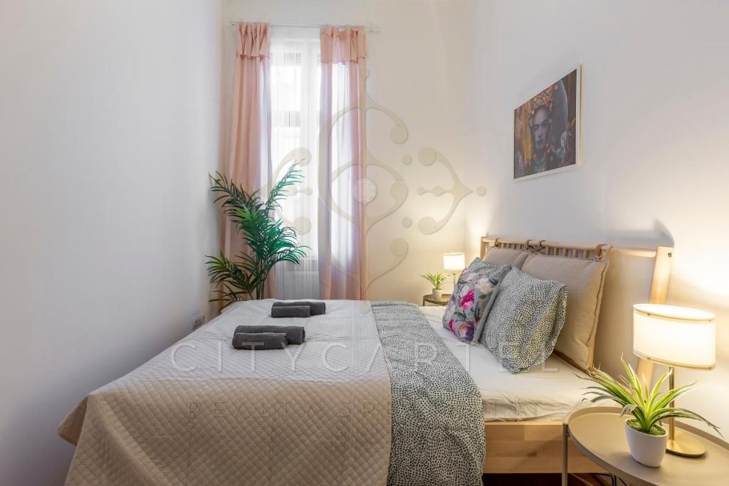 A fájl már létezik a célhelyen: import/kepek/vizjeles_5157270.jpg
Eladó Téglalakás Budapest, VII. kerület  62 m<sup>2</sup> 364000 EUR
