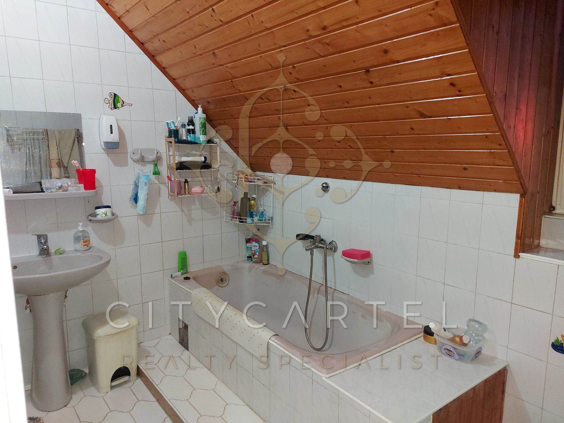 A fájl már létezik a célhelyen: import/kepek/vizjeles_5181052.jpg
For sale house Dunaföldvár  240 m<sup>2</sup> 51 millió Ft
