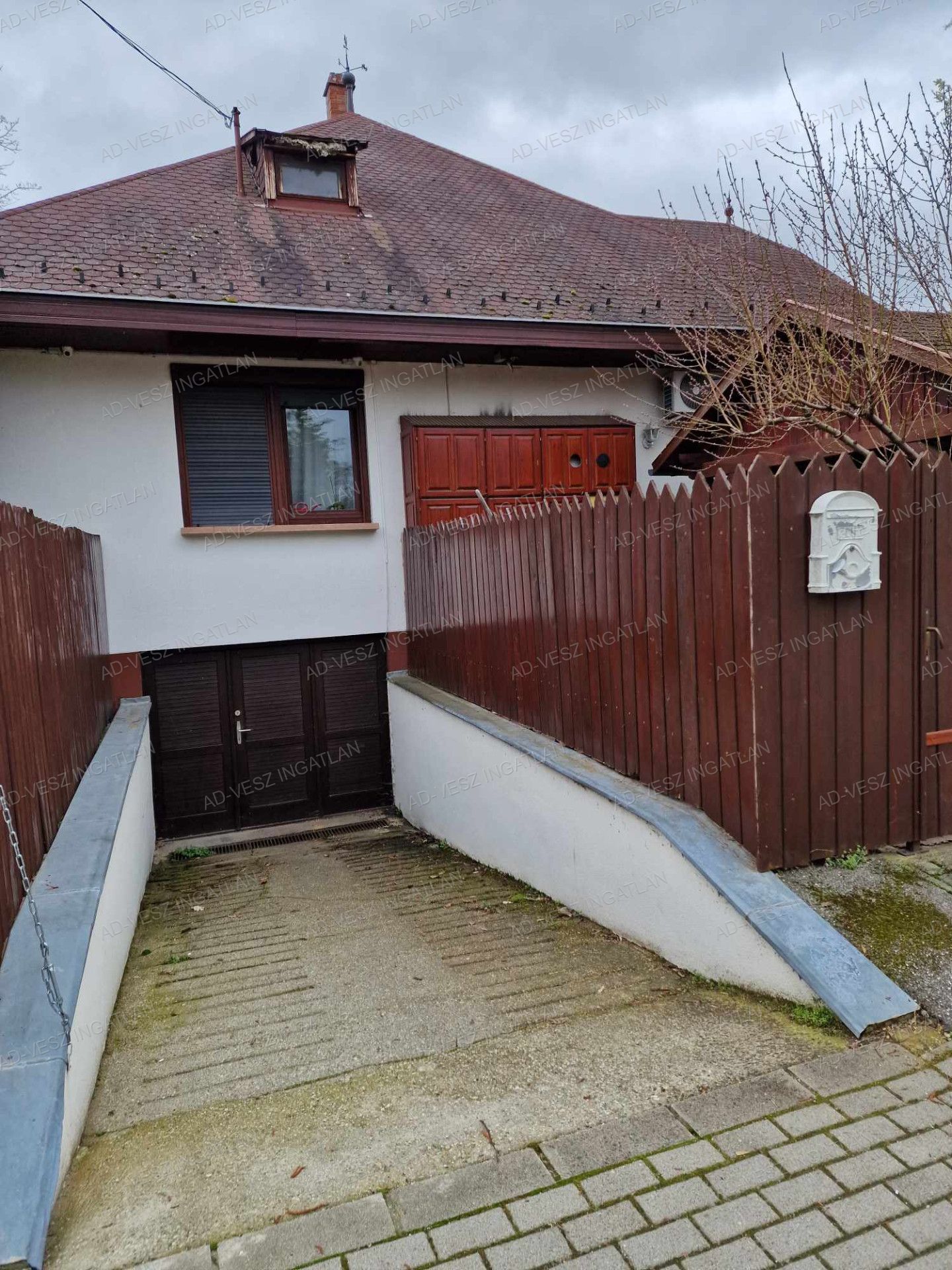 A fájl már létezik a célhelyen: import/kepek/vizjeles_5199904.jpg
Eladó Családi ház Dabas  195 m<sup>2</sup> 104.9 millió Ft