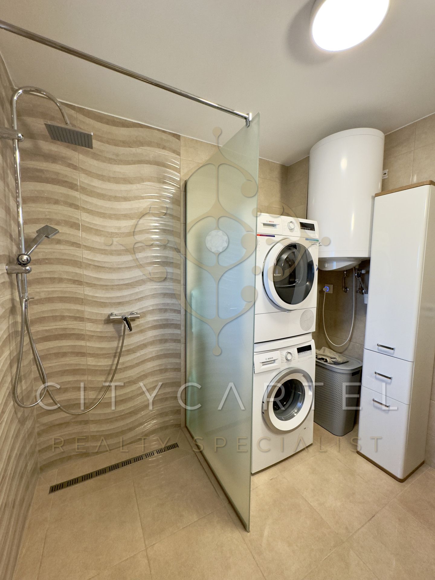 A fájl már létezik a célhelyen: import/kepek/vizjeles_5221796.jpg
Eladó Családi ház Siófok  138 m<sup>2</sup> 129.99 millió Ft