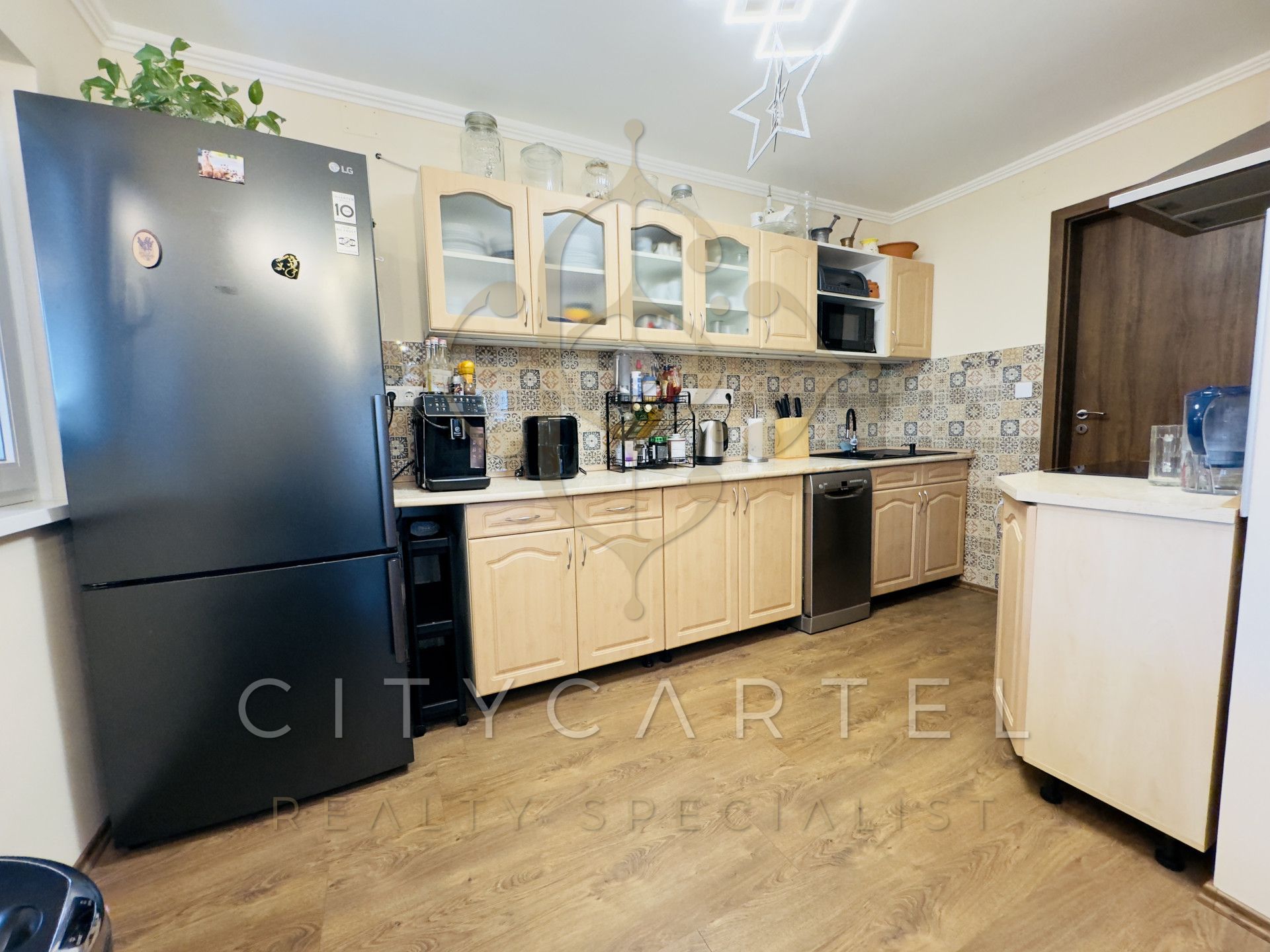 A fájl már létezik a célhelyen: import/kepek/vizjeles_5221802.jpg
Eladó Családi ház Siófok  138 m<sup>2</sup> 129.99 millió Ft