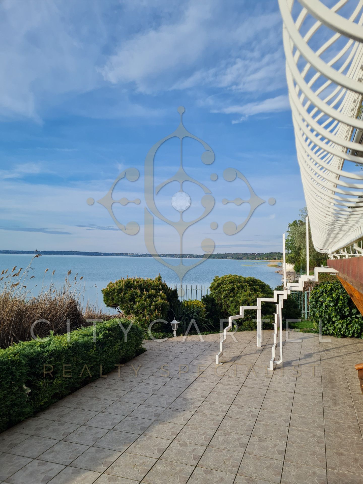 A fájl már létezik a célhelyen: import/kepek/vizjeles_5233361.jpg
For sale house Siófok  200 m<sup>2</sup> 320 millió Ft
