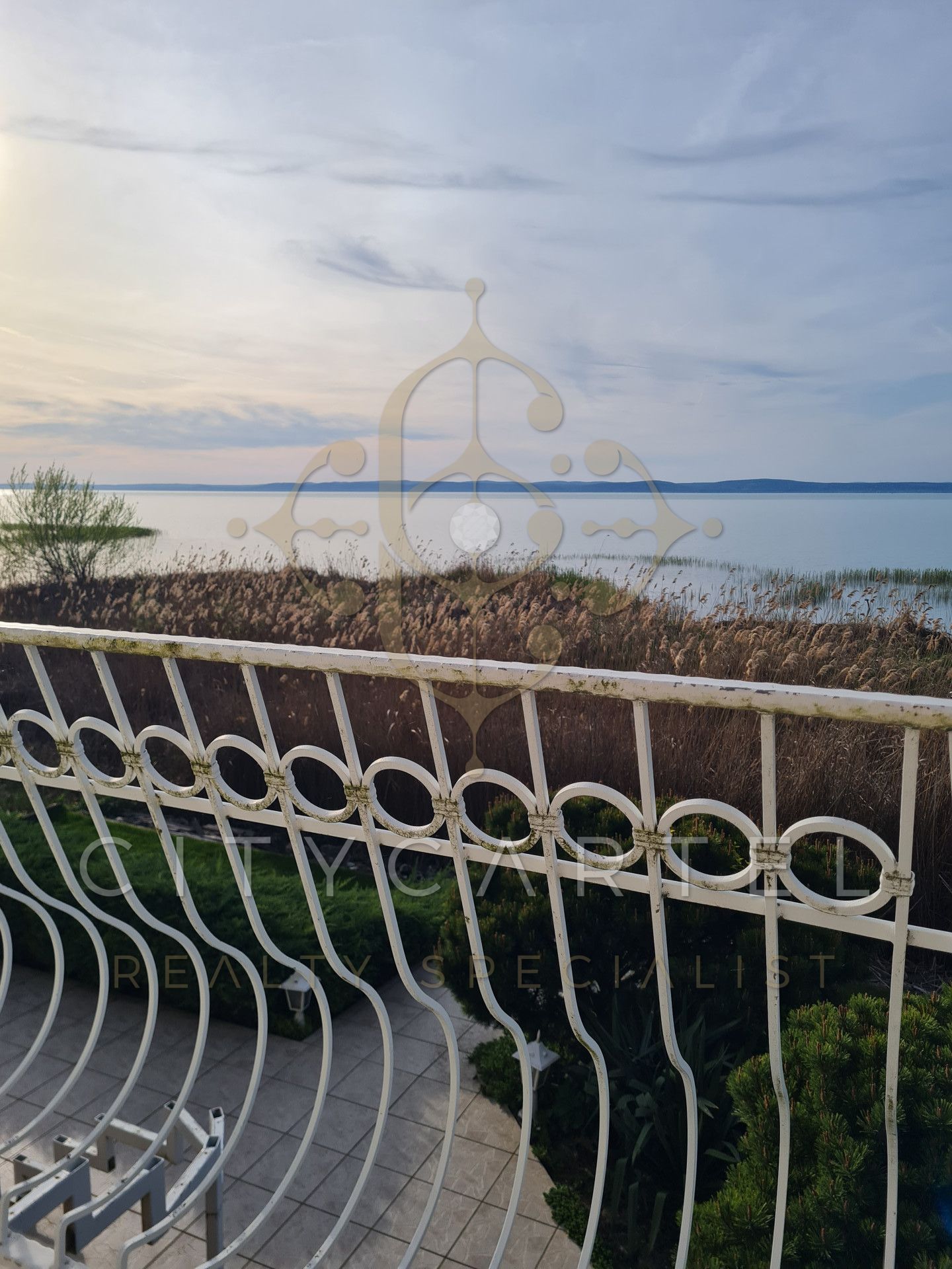 A fájl már létezik a célhelyen: import/kepek/vizjeles_5233362.jpg
For sale house Siófok  200 m<sup>2</sup> 320 millió Ft