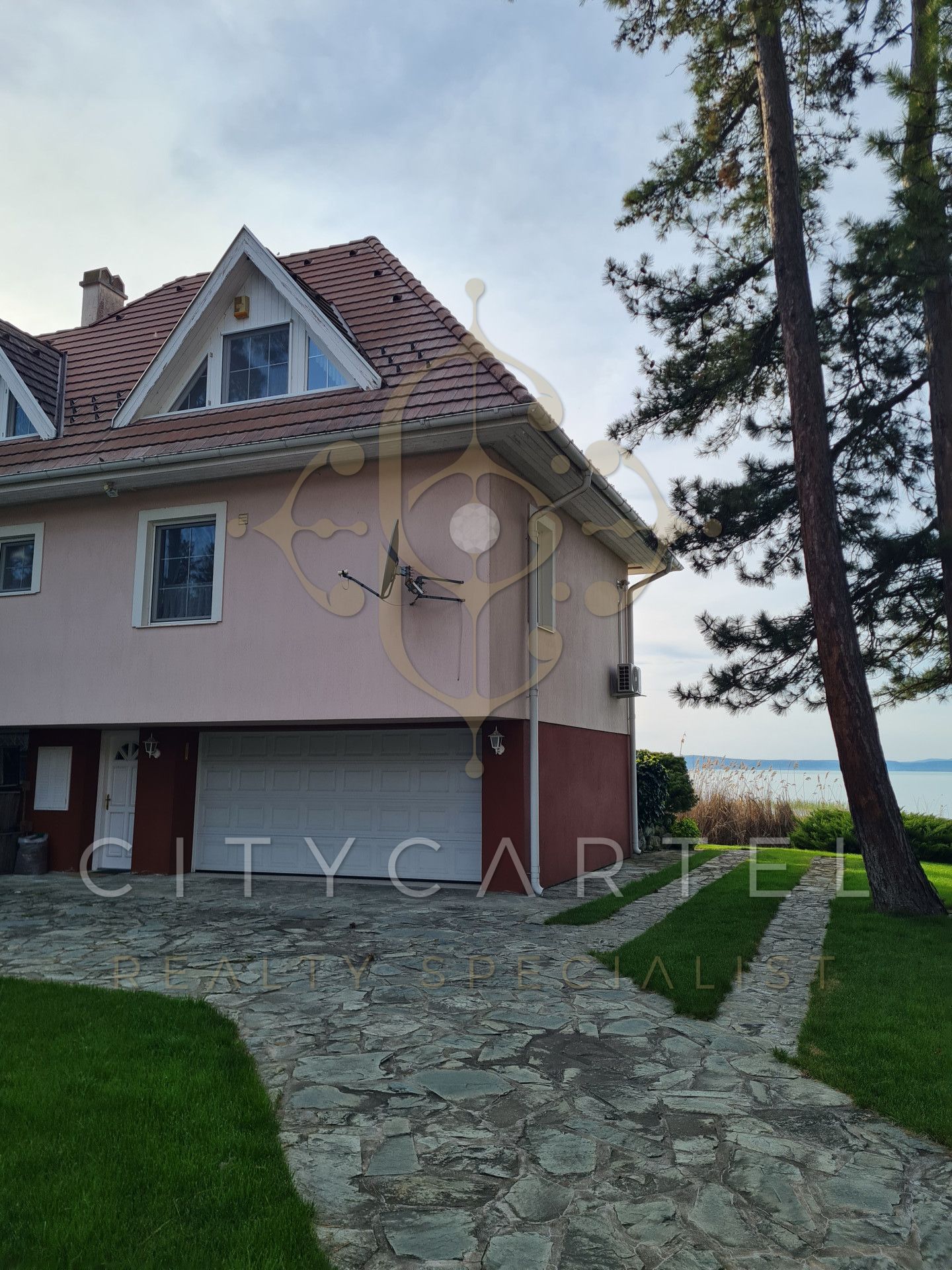 A fájl már létezik a célhelyen: import/kepek/vizjeles_5233363.jpg
For sale house Siófok  200 m<sup>2</sup> 320 millió Ft