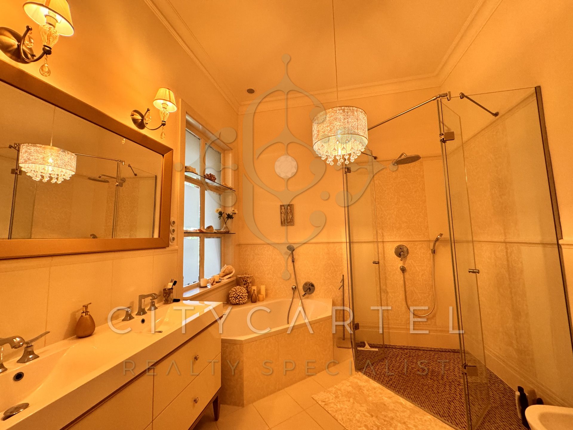 A fájl már létezik a célhelyen: import/kepek/vizjeles_5251862.jpg
Eladó Villa, kastély, kúria Bér  1050 m<sup>2</sup> 3000000 EUR