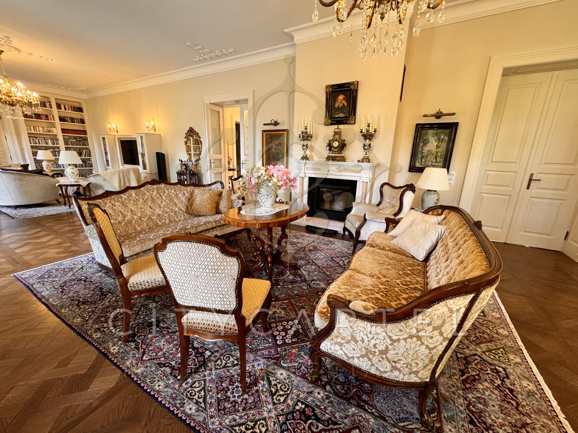 A fájl már létezik a célhelyen: import/kepek/vizjeles_5251864.jpg
Eladó Villa, kastély, kúria Bér  1050 m<sup>2</sup> 3000000 EUR