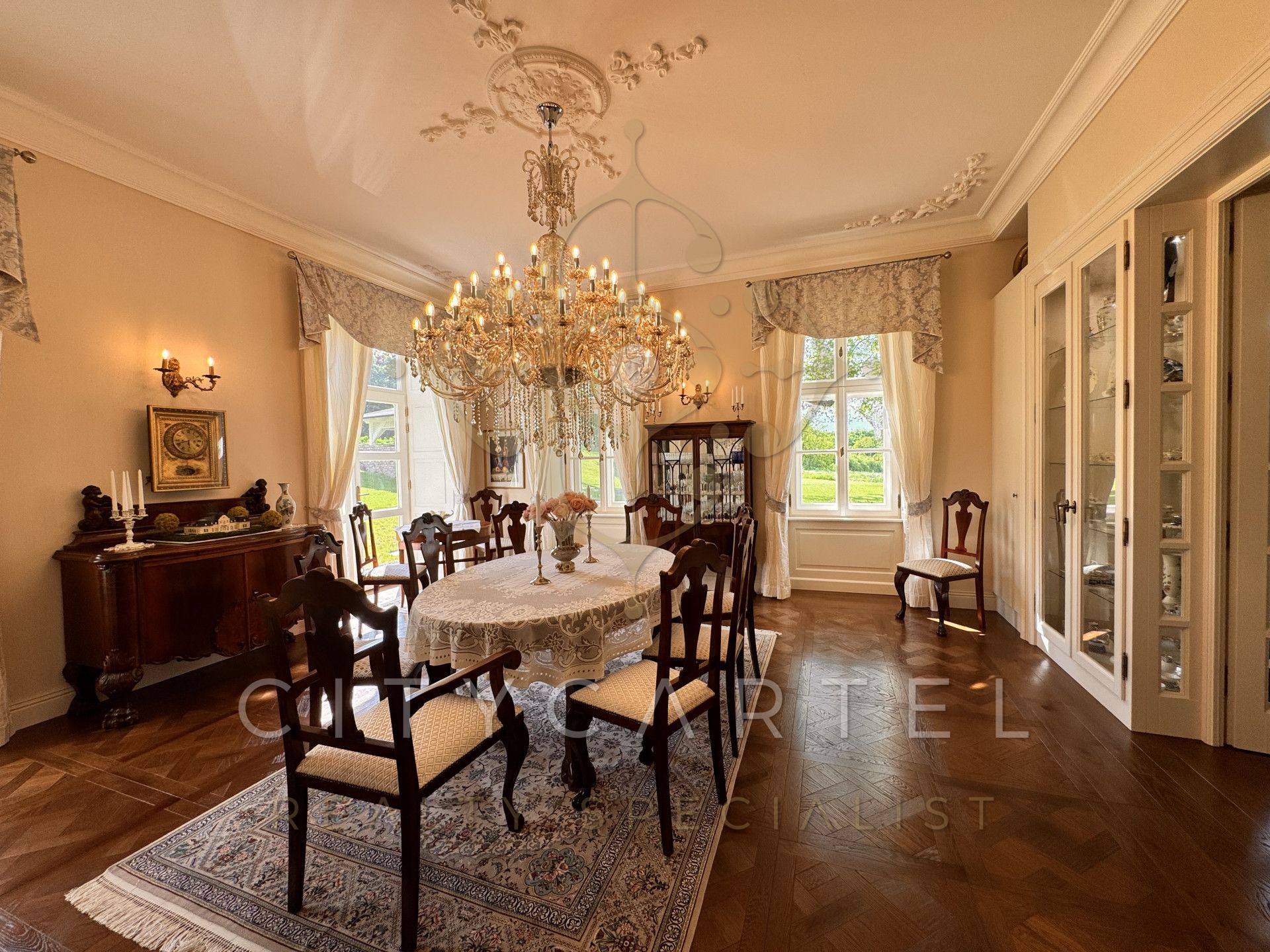 A fájl már létezik a célhelyen: import/kepek/vizjeles_5251869.jpg
Eladó Villa, kastély, kúria Bér  1050 m<sup>2</sup> 3000000 EUR