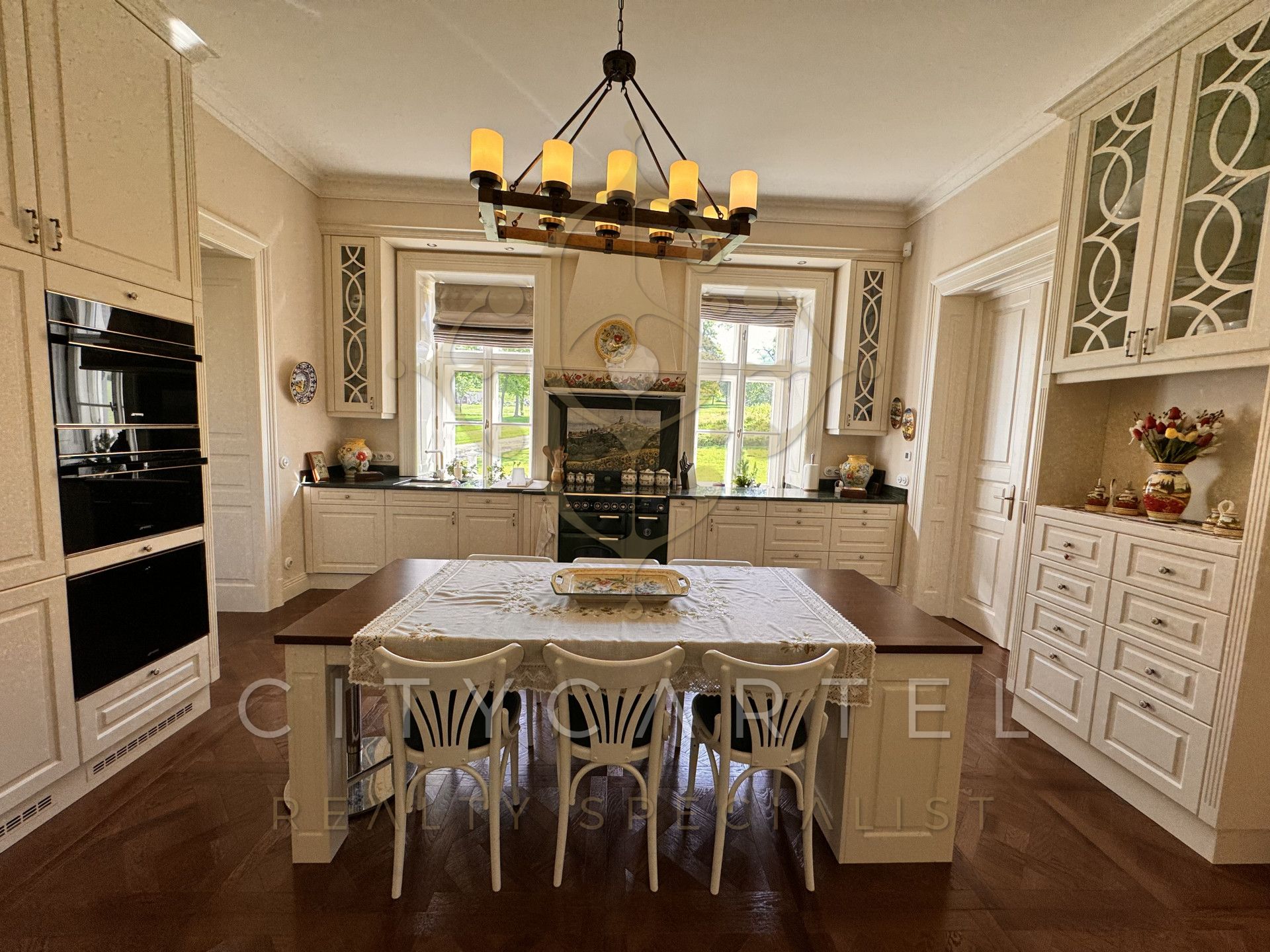 A fájl már létezik a célhelyen: import/kepek/vizjeles_5251873.jpg
Eladó Villa, kastély, kúria Bér  1050 m<sup>2</sup> 3000000 EUR