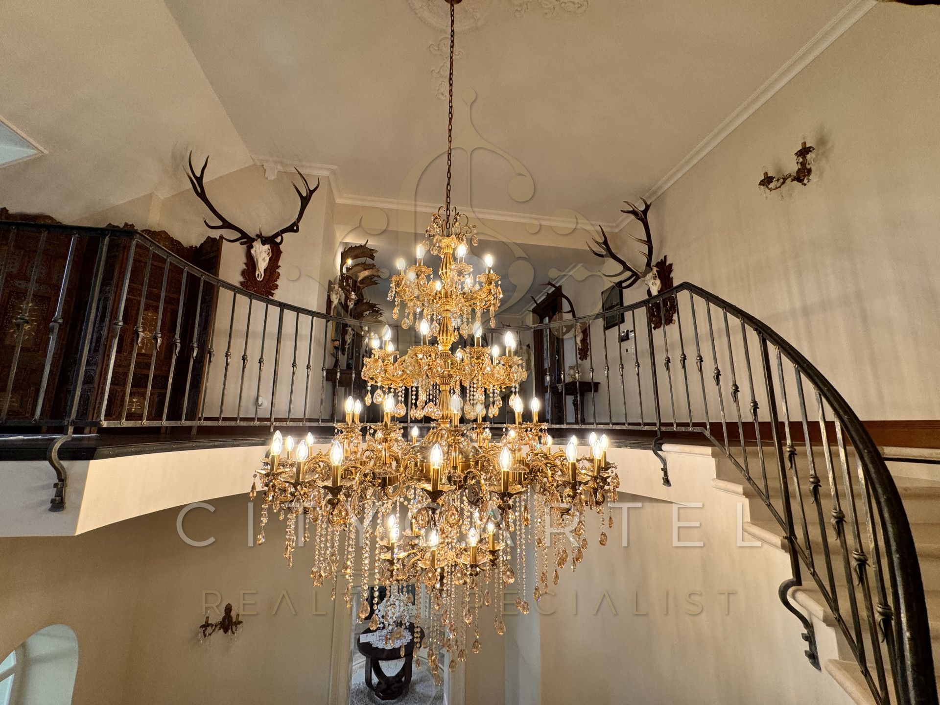 A fájl már létezik a célhelyen: import/kepek/vizjeles_5251878.jpg
Eladó Villa, kastély, kúria Bér  1050 m<sup>2</sup> 3000000 EUR