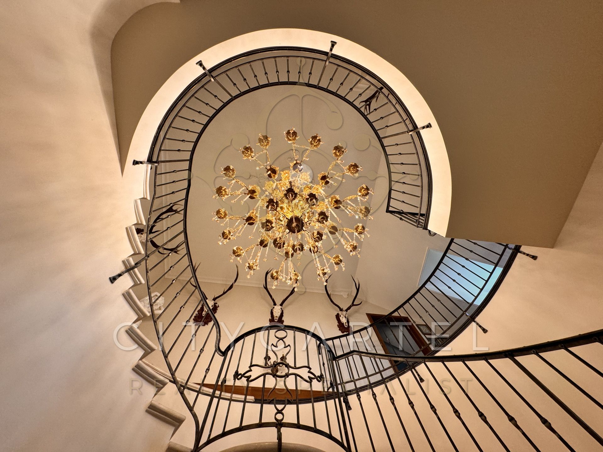 A fájl már létezik a célhelyen: import/kepek/vizjeles_5251879.jpg
Eladó Villa, kastély, kúria Bér  1050 m<sup>2</sup> 3000000 EUR