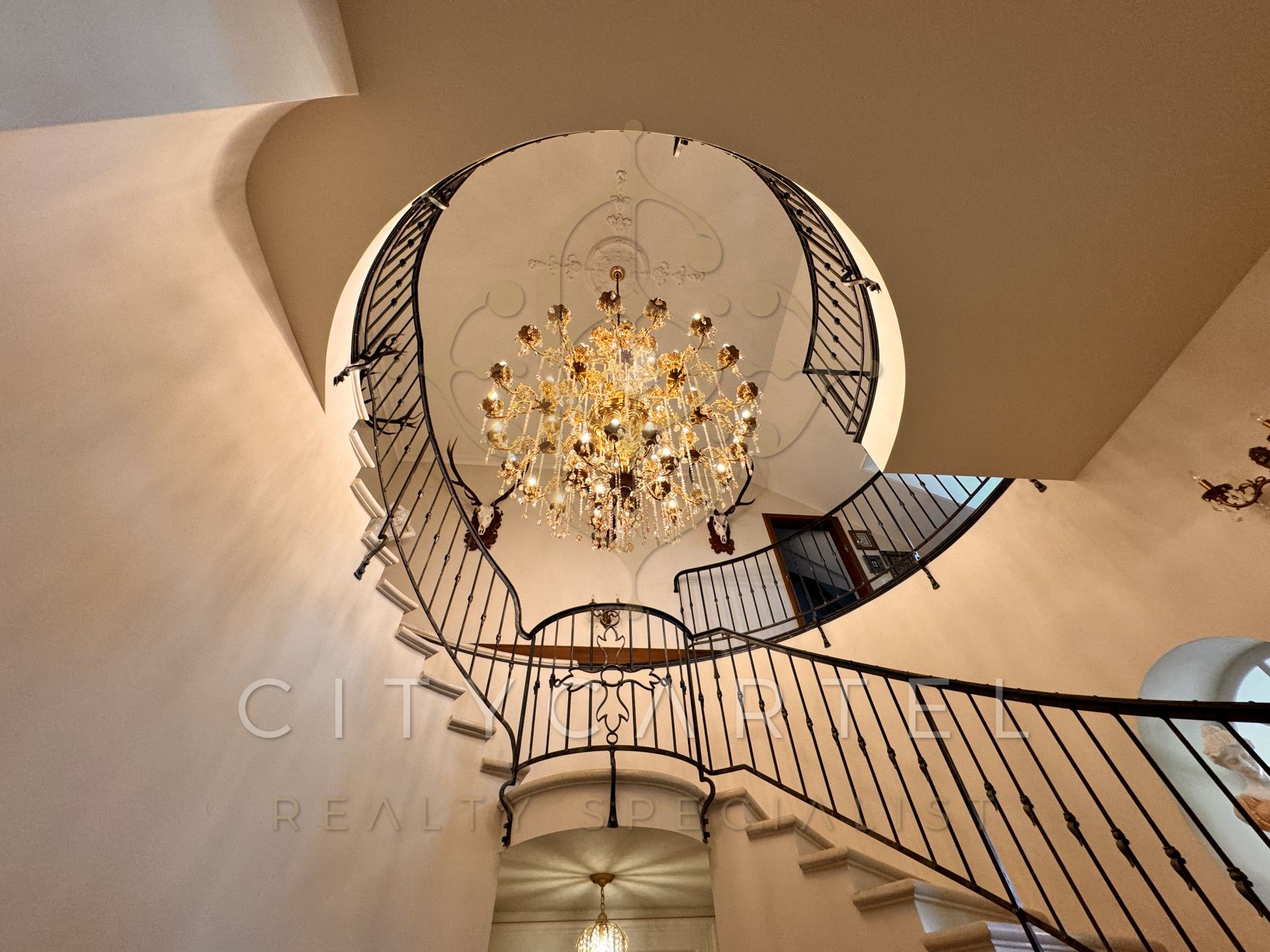 A fájl már létezik a célhelyen: import/kepek/vizjeles_5251880.jpg
Eladó Villa, kastély, kúria Bér  1050 m<sup>2</sup> 3000000 EUR