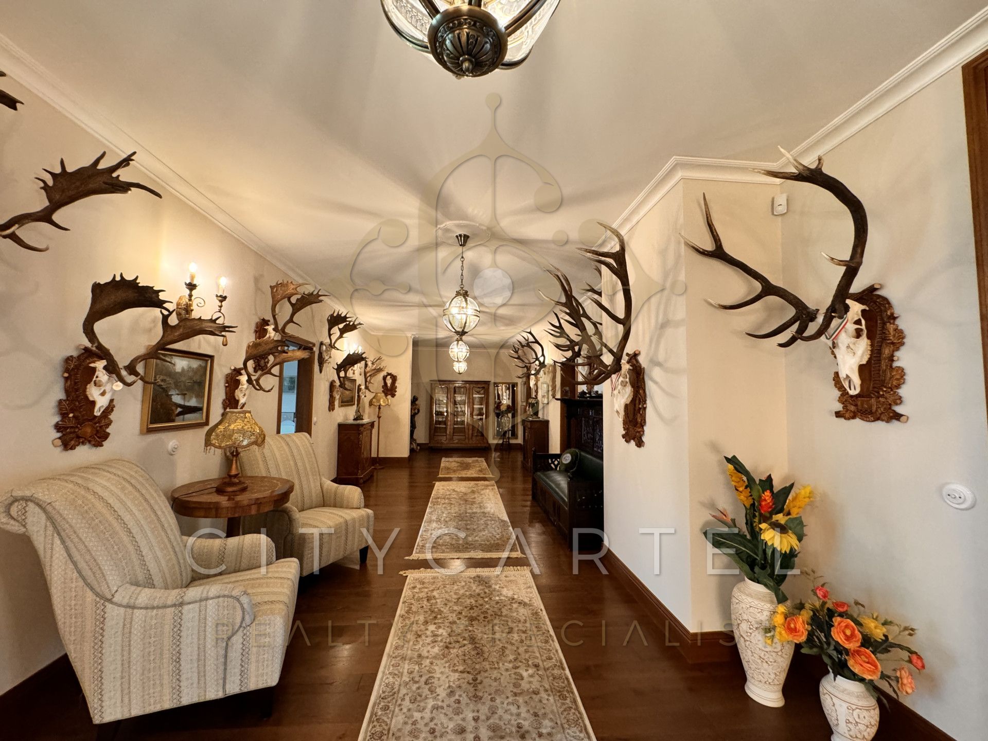 A fájl már létezik a célhelyen: import/kepek/vizjeles_5251881.jpg
Eladó Villa, kastély, kúria Bér  1050 m<sup>2</sup> 3000000 EUR