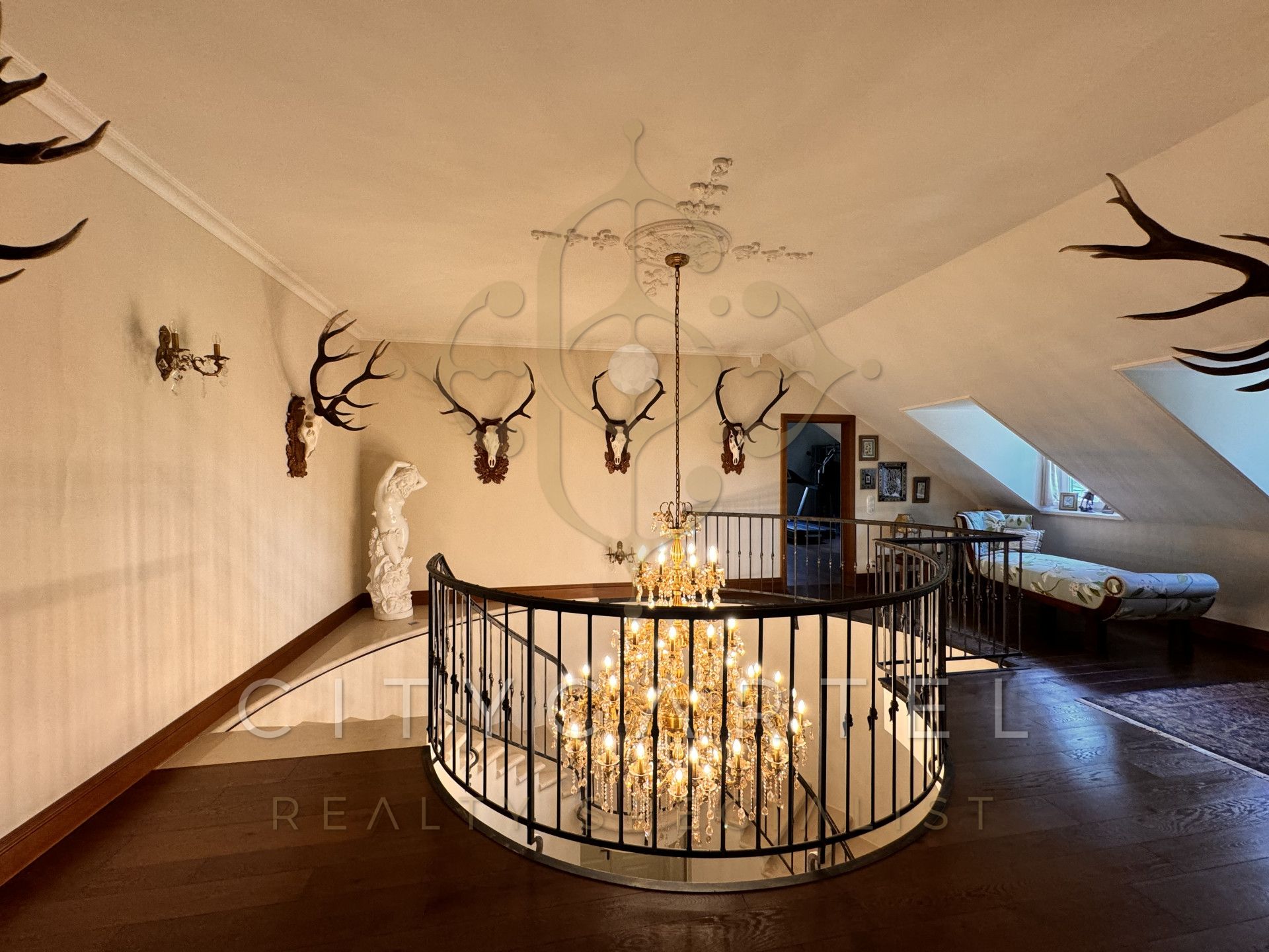 A fájl már létezik a célhelyen: import/kepek/vizjeles_5251883.jpg
Eladó Villa, kastély, kúria Bér  1050 m<sup>2</sup> 3000000 EUR