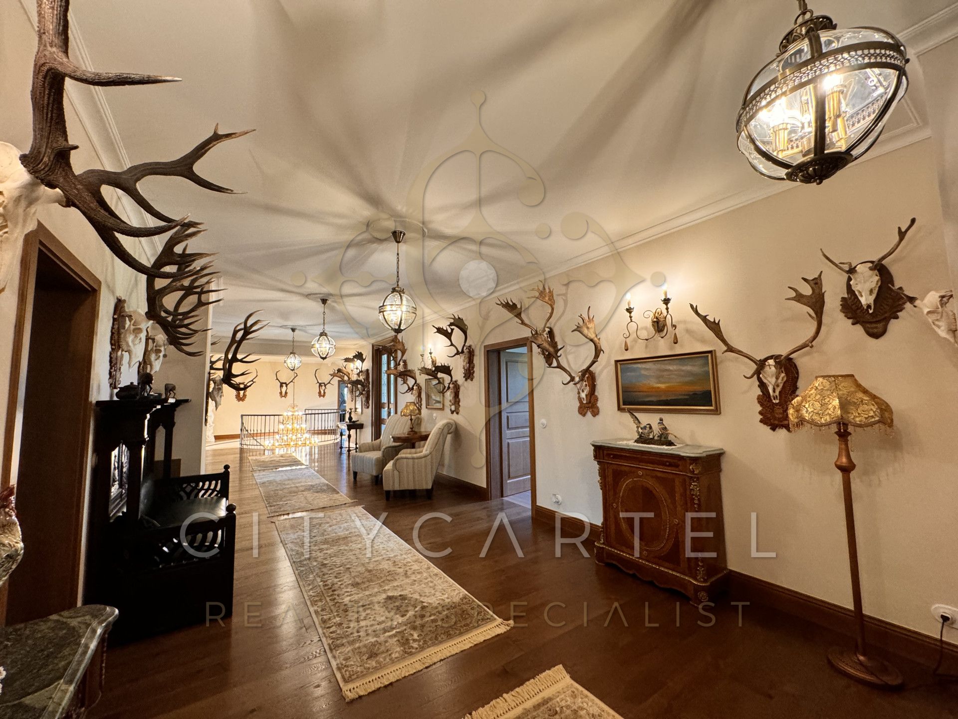 A fájl már létezik a célhelyen: import/kepek/vizjeles_5251887.jpg
Eladó Villa, kastély, kúria Bér  1050 m<sup>2</sup> 3000000 EUR