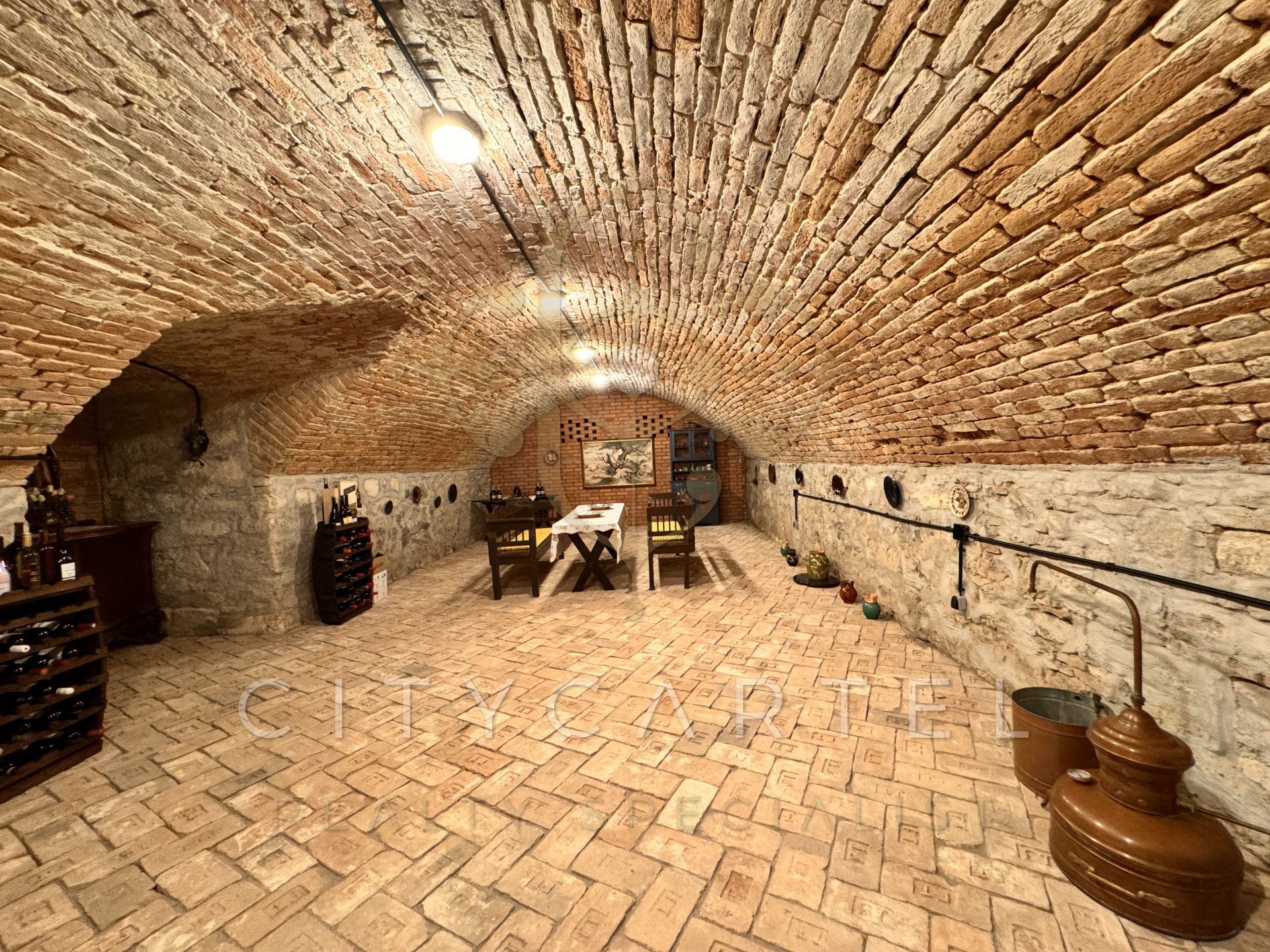 A fájl már létezik a célhelyen: import/kepek/vizjeles_5251897.jpg
Eladó Villa, kastély, kúria Bér  1050 m<sup>2</sup> 3000000 EUR