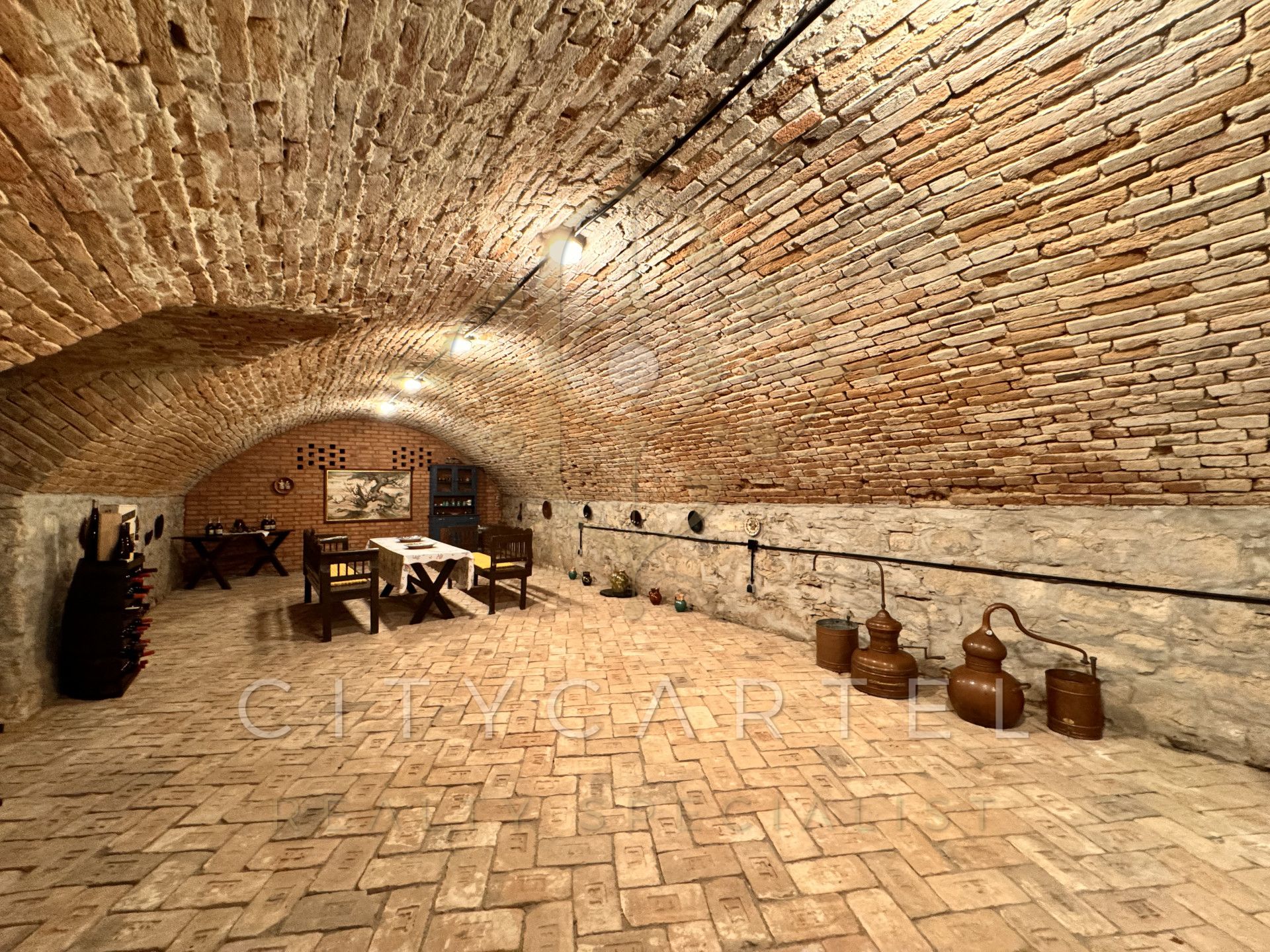 A fájl már létezik a célhelyen: import/kepek/vizjeles_5251901.jpg
Eladó Villa, kastély, kúria Bér  1050 m<sup>2</sup> 3000000 EUR