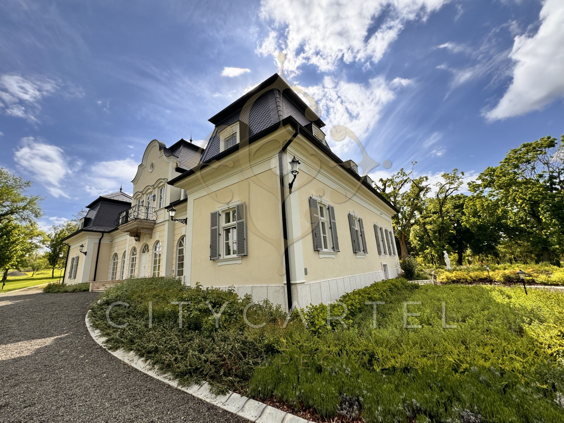 A fájl már létezik a célhelyen: import/kepek/vizjeles_5251902.jpg
Eladó Villa, kastély, kúria Bér  1050 m<sup>2</sup> 3000000 EUR