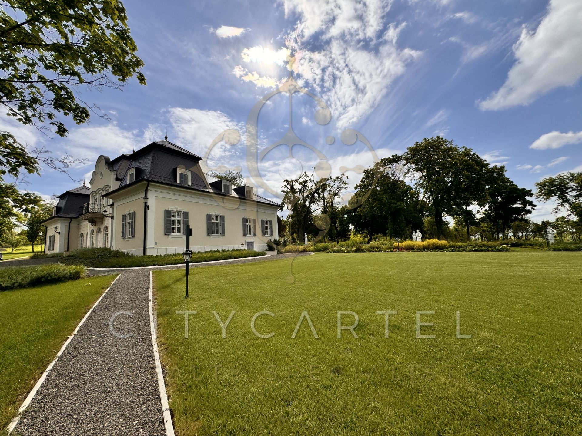 A fájl már létezik a célhelyen: import/kepek/vizjeles_5251910.jpg
Eladó Villa, kastély, kúria Bér  1050 m<sup>2</sup> 3000000 EUR