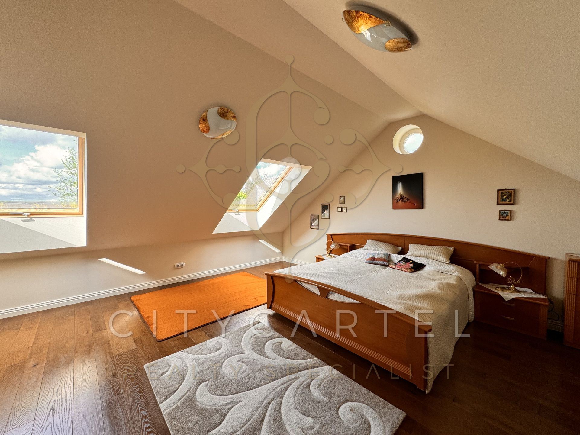A fájl már létezik a célhelyen: import/kepek/vizjeles_5251912.jpg
Eladó Villa, kastély, kúria Bér  1050 m<sup>2</sup> 3000000 EUR