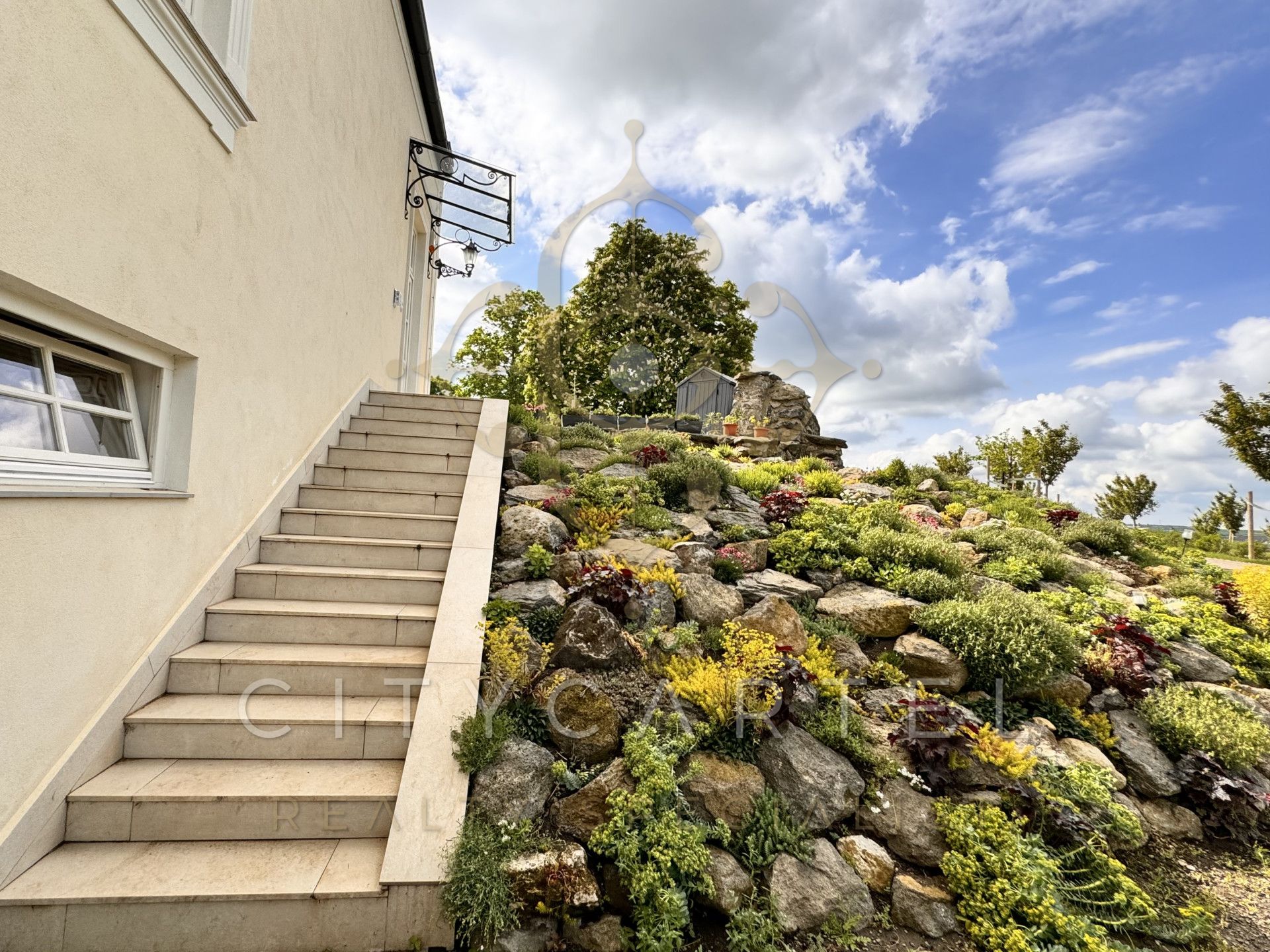 A fájl már létezik a célhelyen: import/kepek/vizjeles_5251919.jpg
Eladó Villa, kastély, kúria Bér  1050 m<sup>2</sup> 3000000 EUR
