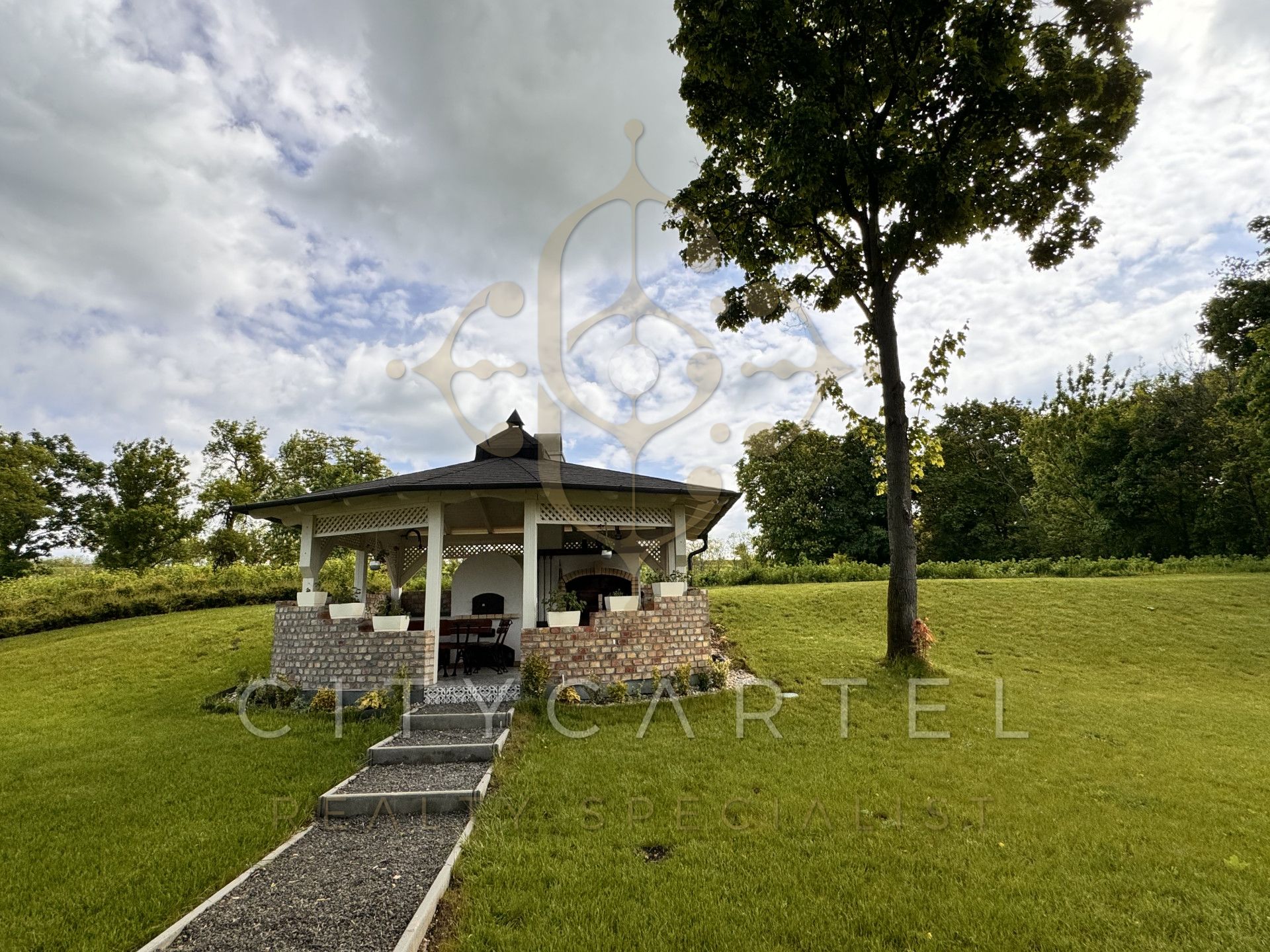 A fájl már létezik a célhelyen: import/kepek/vizjeles_5251925.jpg
Eladó Villa, kastély, kúria Bér  1050 m<sup>2</sup> 3000000 EUR