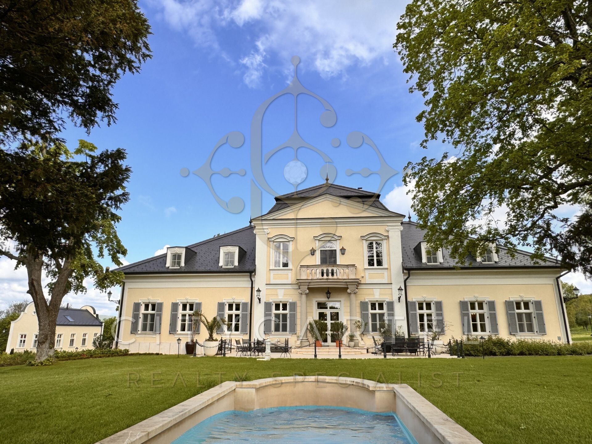 A fájl már létezik a célhelyen: import/kepek/vizjeles_5251982.jpg
Eladó Villa, kastély, kúria Bér  1050 m<sup>2</sup> 3000000 EUR