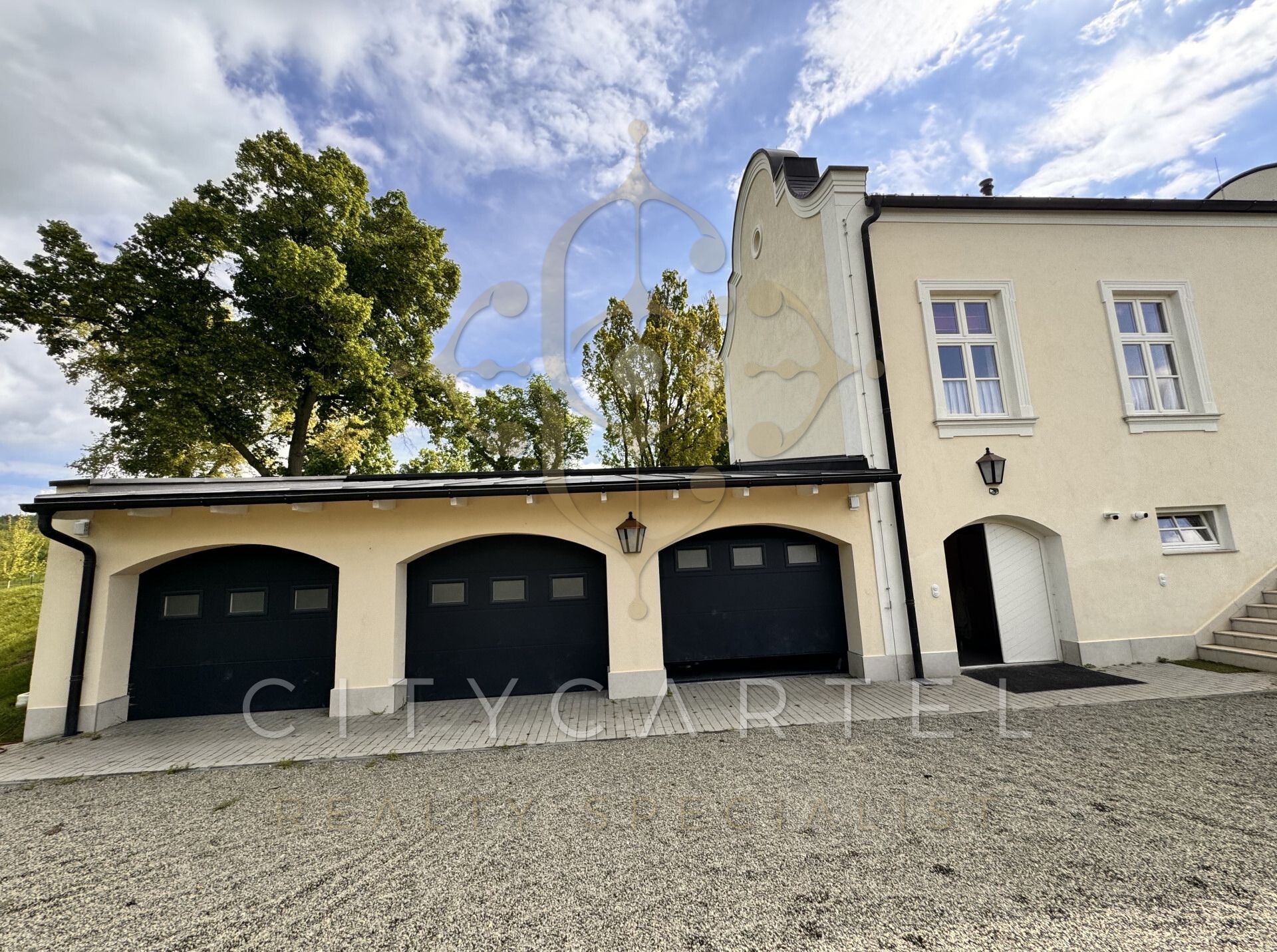 A fájl már létezik a célhelyen: import/kepek/vizjeles_5251983.jpg
Eladó Villa, kastély, kúria Bér  1050 m<sup>2</sup> 3000000 EUR