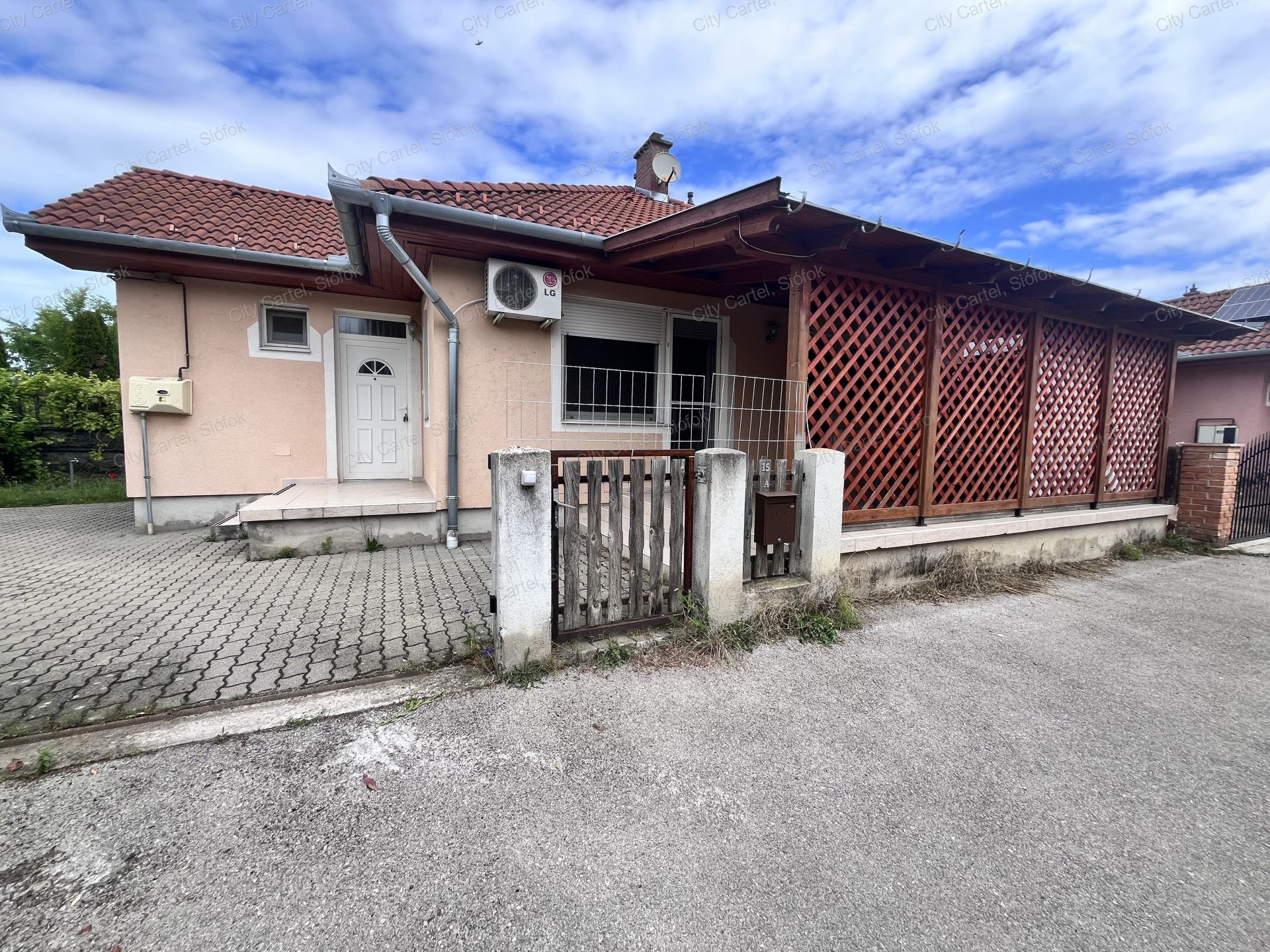 A fájl már létezik a célhelyen: import/kepek/vizjeles_5299930.jpg
For sale house Siófok  74 m<sup>2</sup> 0.35 millió Ft