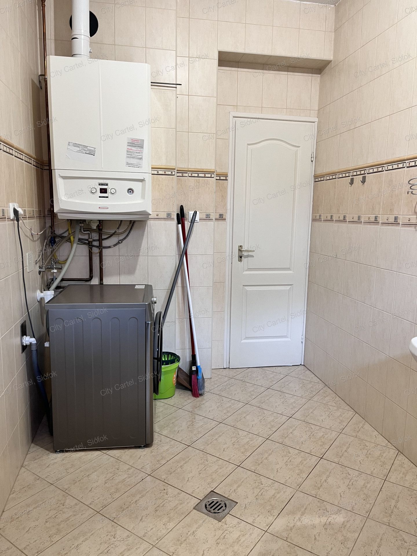 A fájl már létezik a célhelyen: import/kepek/vizjeles_5299936.jpg
For sale house Siófok  74 m<sup>2</sup> 0.35 millió Ft