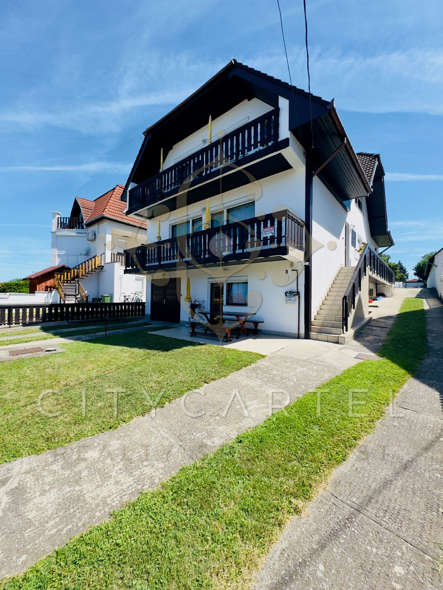 A fájl már létezik a célhelyen: import/kepek/vizjeles_5353268.jpg
Eladó Családi ház Balatonlelle  370 m<sup>2</sup> 149.9 millió Ft
