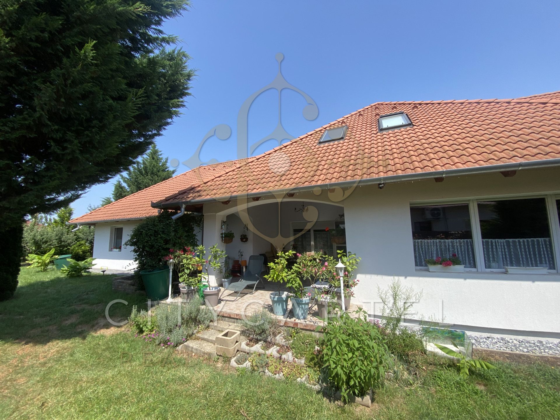 A fájl már létezik a célhelyen: import/kepek/vizjeles_5357533.jpg
For sale house Balatonboglár  310 m<sup>2</sup> 169.99 millió Ft