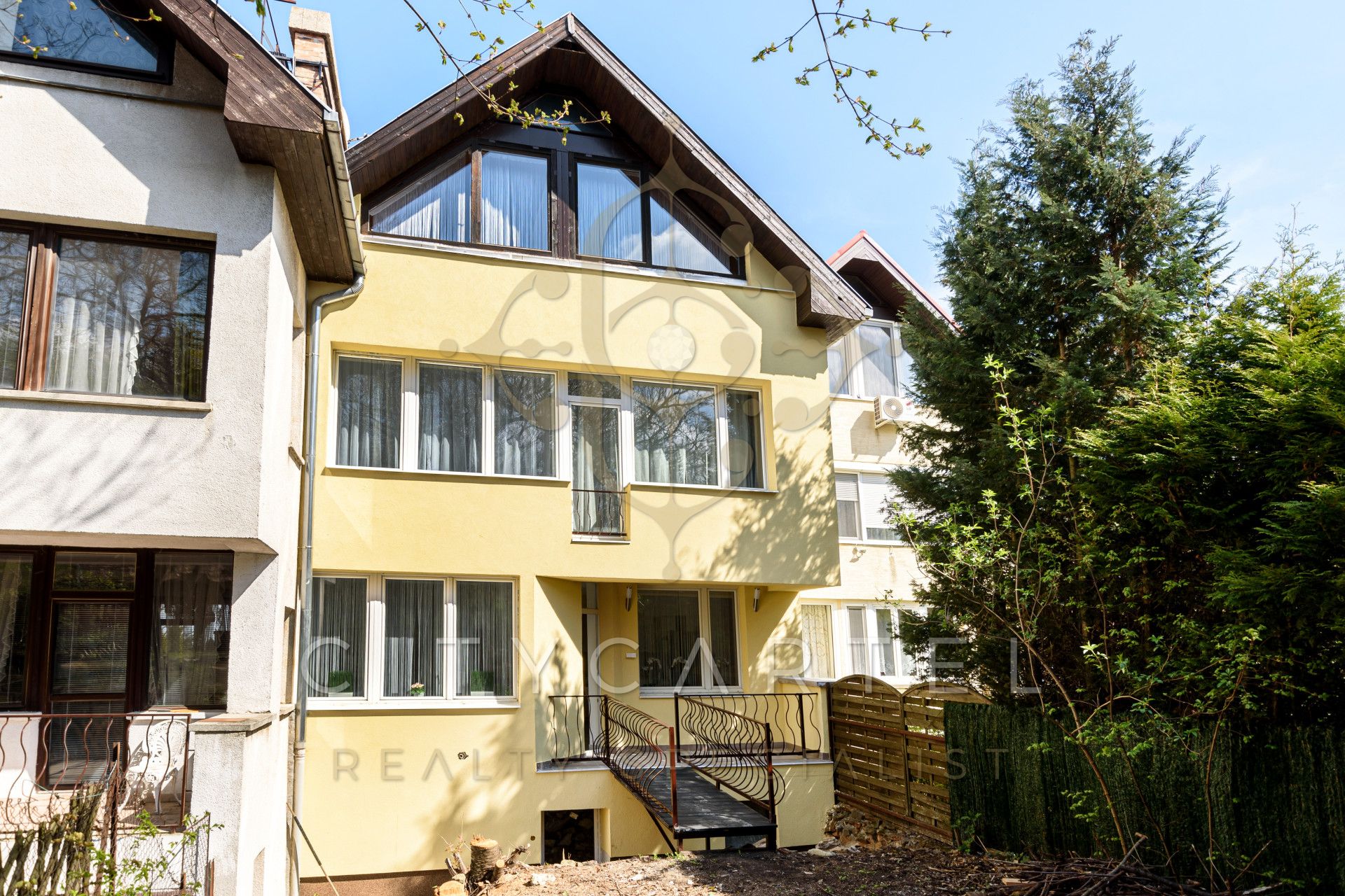 A fájl már létezik a célhelyen: import/kepek/vizjeles_5369044.jpg
For sale Terraced house Budapest, XII. kerület  296 m<sup>2</sup> 445 millió Ft