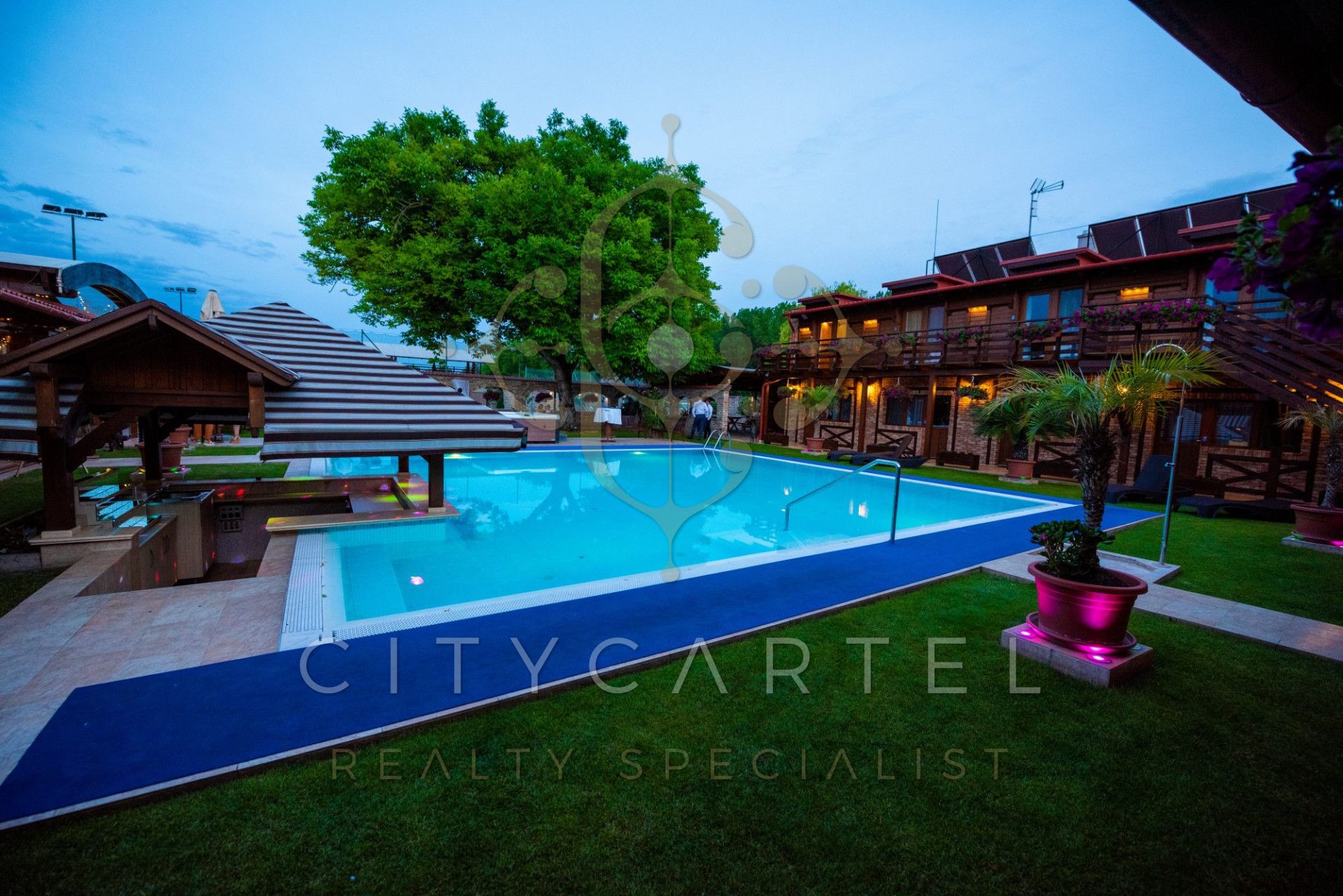 A fájl már létezik a célhelyen: import/kepek/vizjeles_5386839.jpg
For sale Hotel, guesthouse Ladánybene  755 m<sup>2</sup> 1200000 EUR