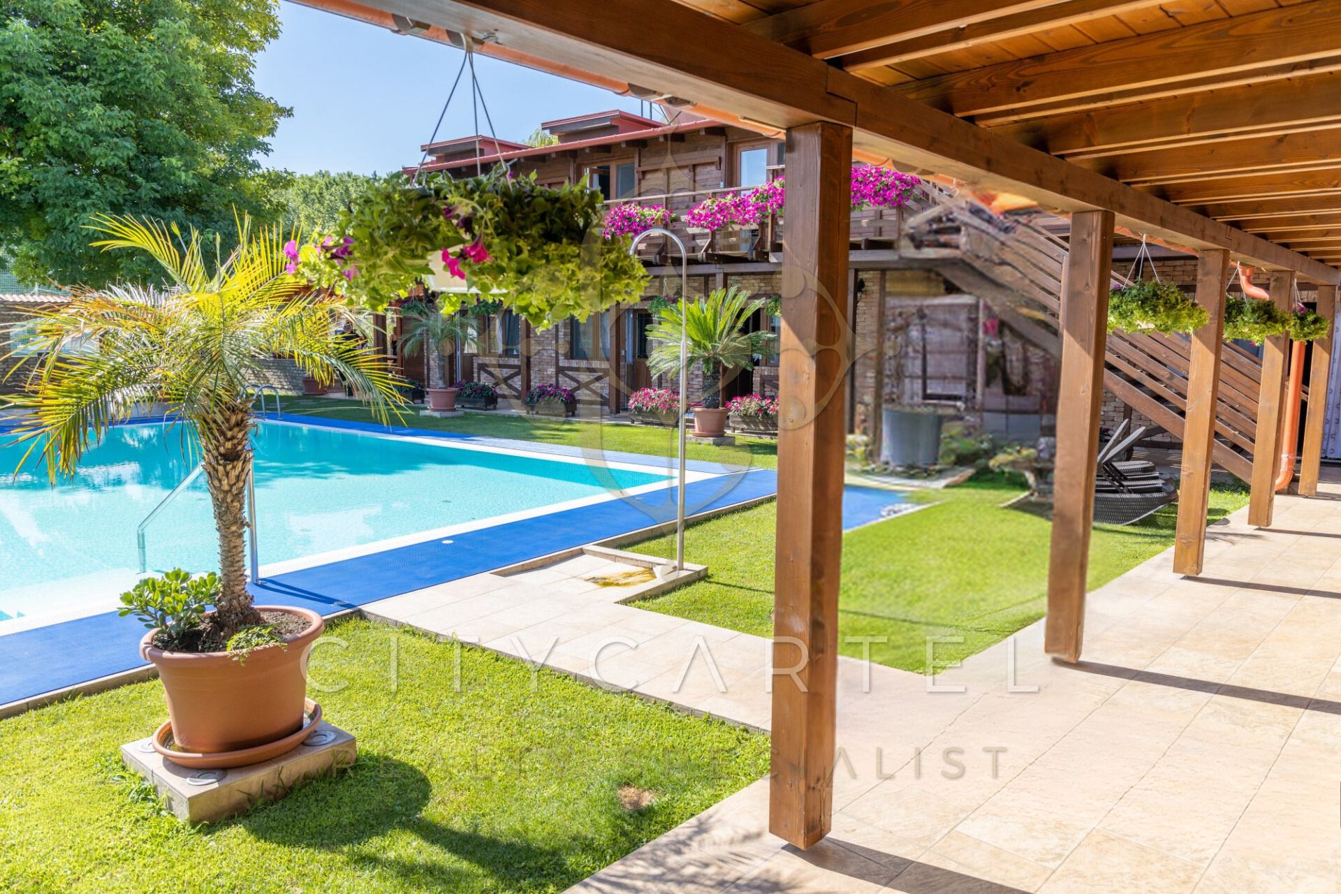 A fájl már létezik a célhelyen: import/kepek/vizjeles_5408649.jpg
For sale Hotel, guesthouse Ladánybene  755 m<sup>2</sup> 1200000 EUR